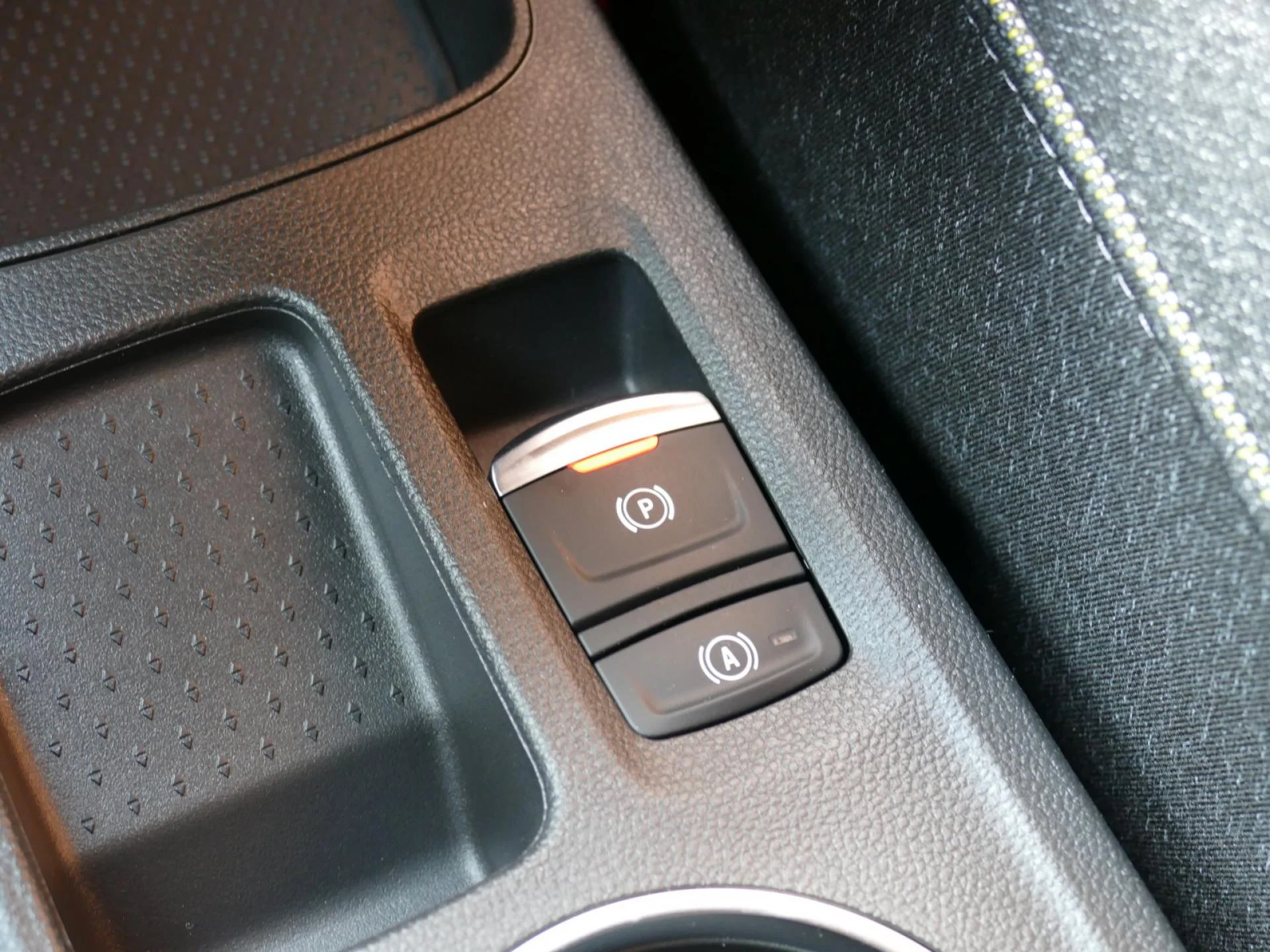 RENAULT CAPTUR - Miniature 19 sur 32 - Cliquer pour voir cette photo