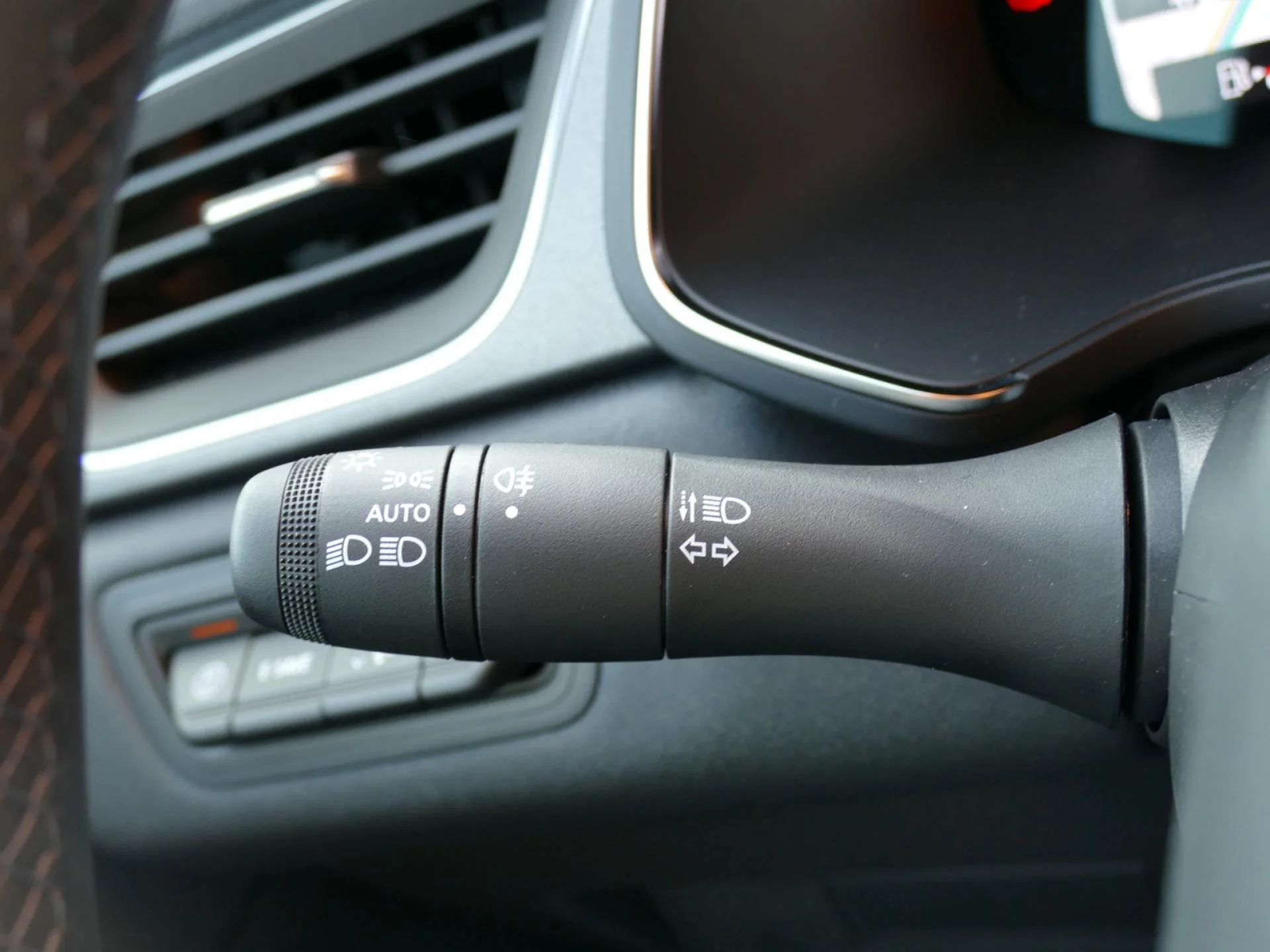 RENAULT CAPTUR - Miniature 25 sur 32 - Cliquer pour voir cette photo