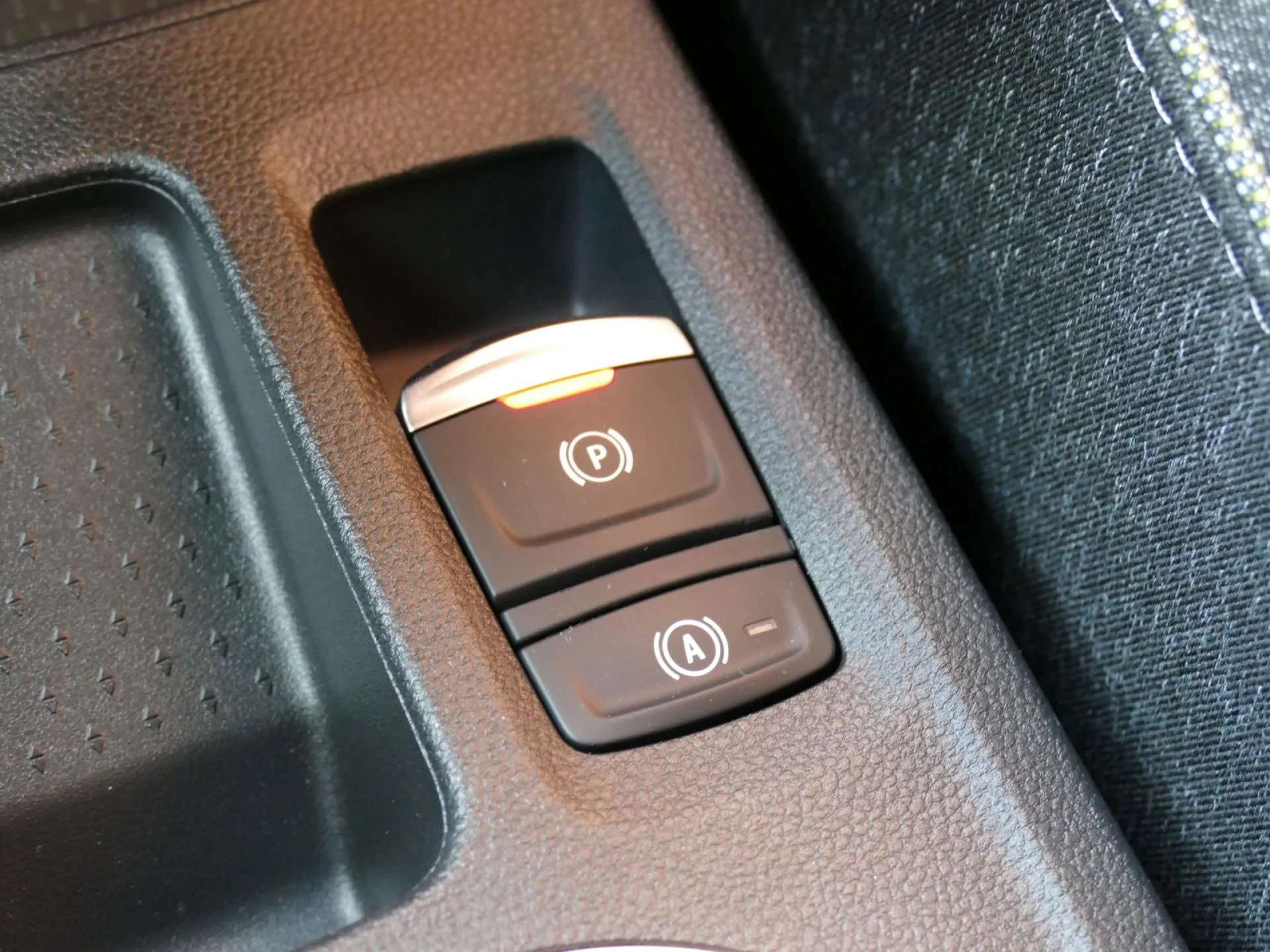 RENAULT CAPTUR - Miniature 19 sur 31 - Cliquer pour voir cette photo