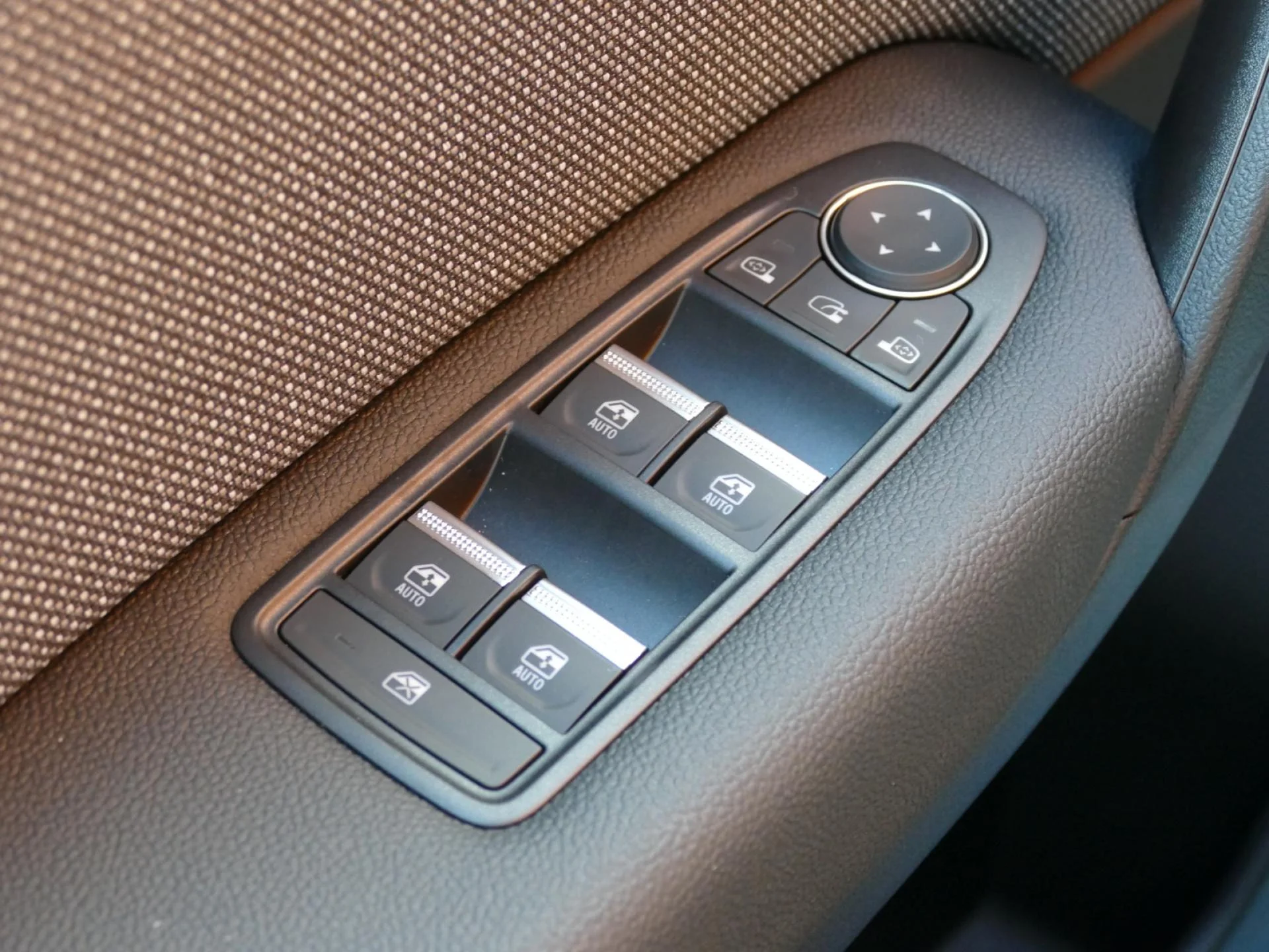 RENAULT CAPTUR - Miniature 23 sur 31 - Cliquer pour voir cette photo