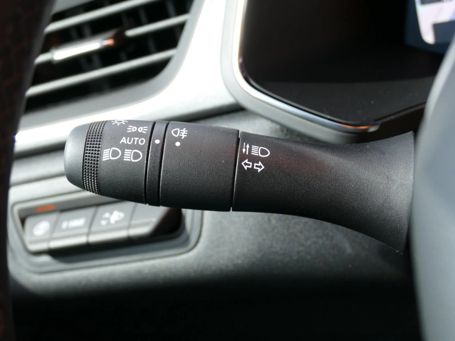 RENAULT CAPTUR - Miniature 24 sur 31 - Cliquer pour voir cette photo