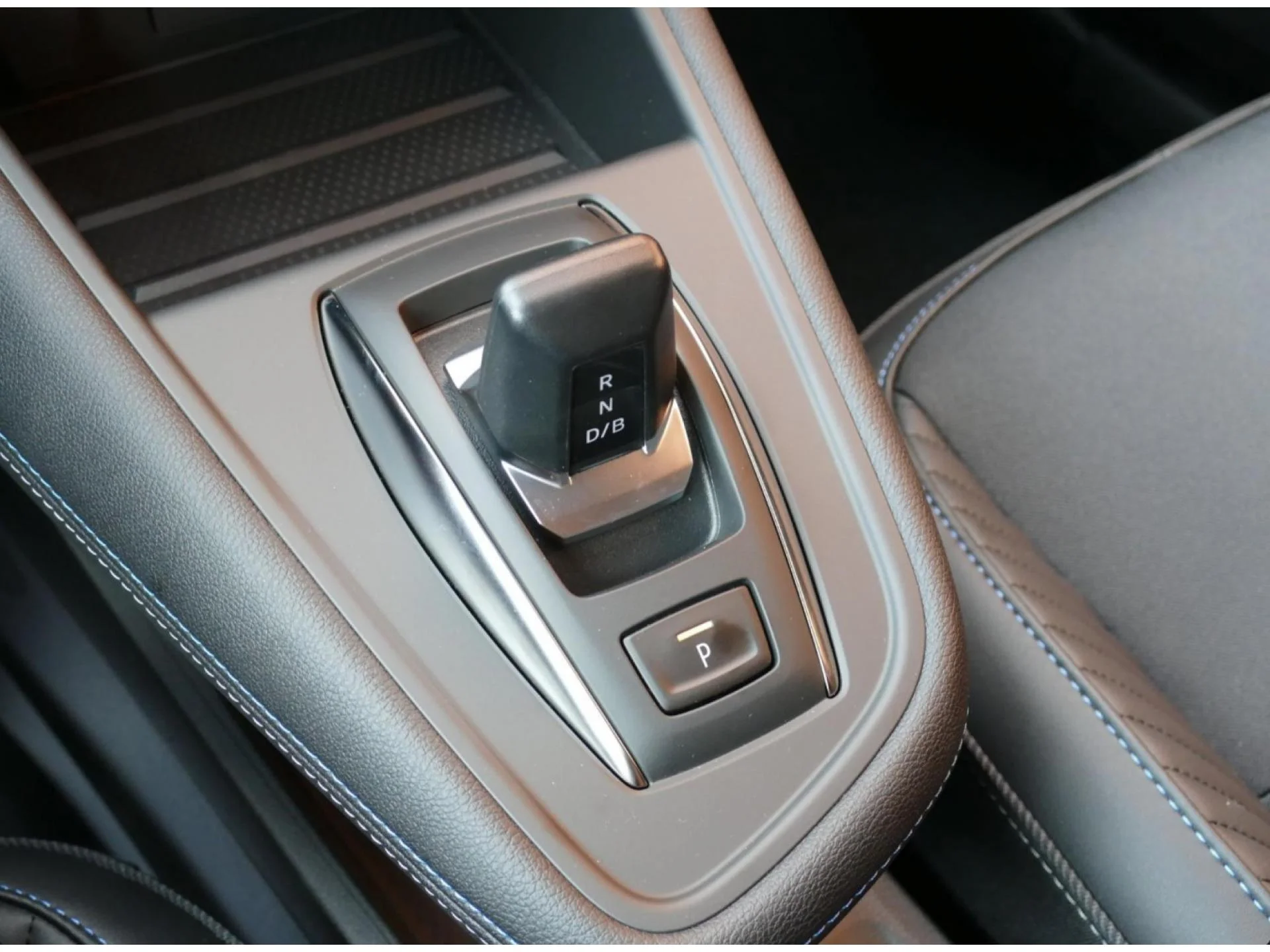 RENAULT CAPTUR - Miniature 23 sur 34 - Cliquer pour voir cette photo