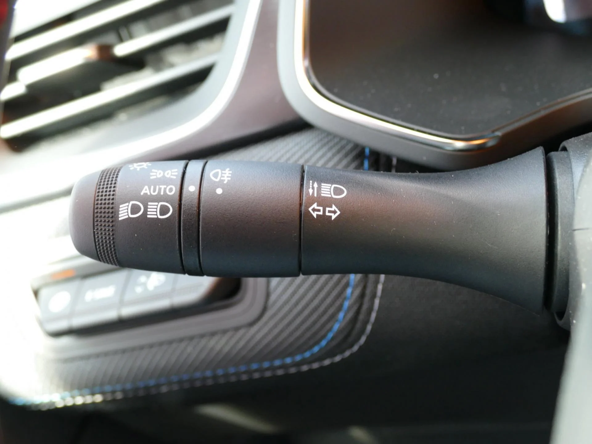 RENAULT CAPTUR - Miniature 25 sur 34 - Cliquer pour voir cette photo