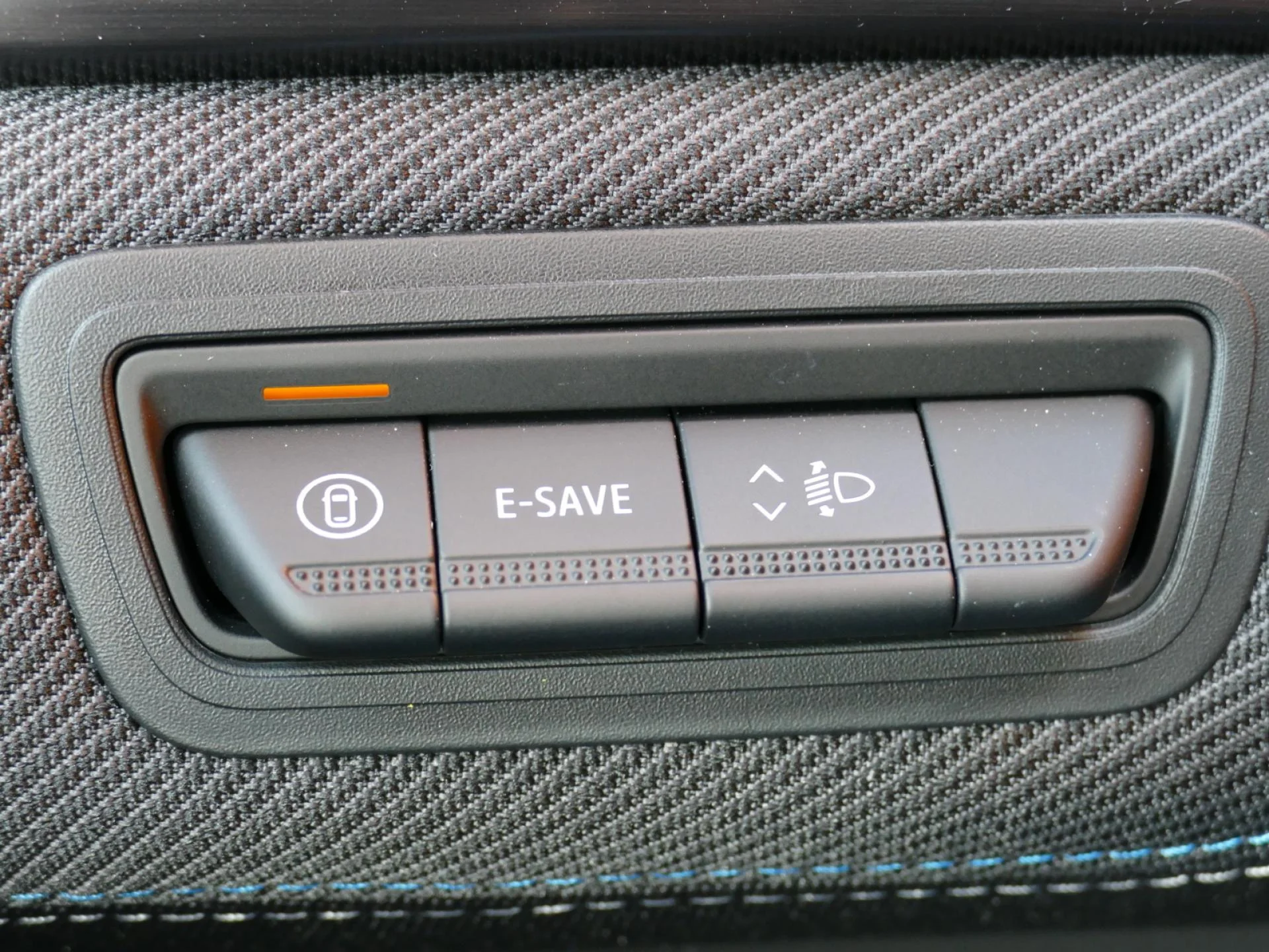 RENAULT CAPTUR - Miniature 19 sur 34 - Cliquer pour voir cette photo