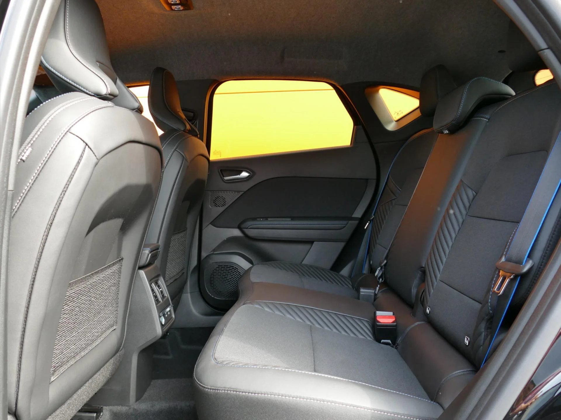 RENAULT CAPTUR - Miniature 8 sur 34 - Cliquer pour voir cette photo