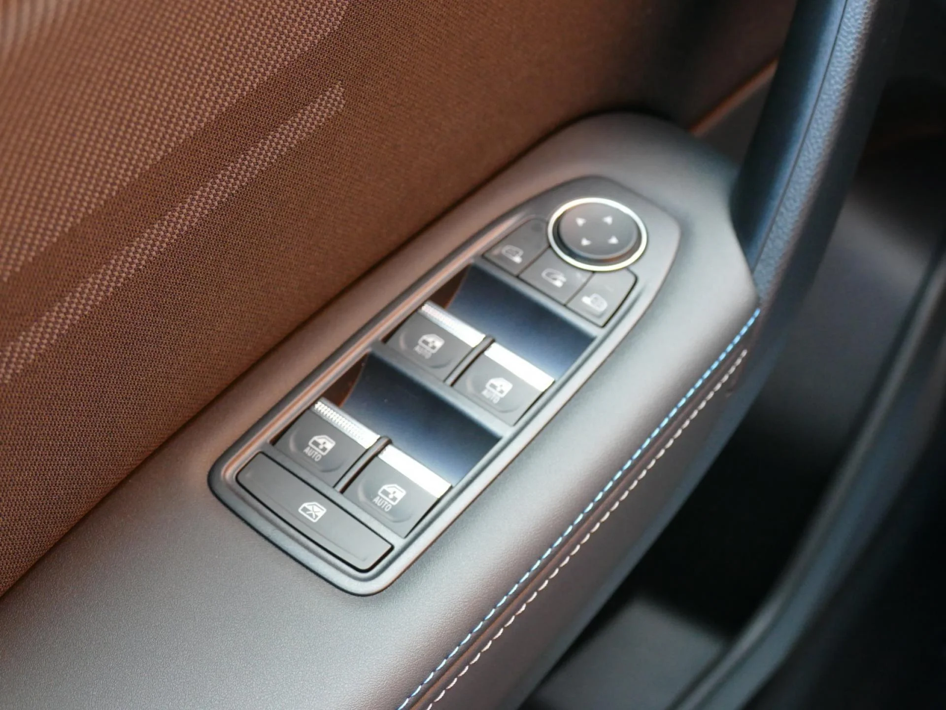 RENAULT CAPTUR - Miniature 25 sur 35 - Cliquer pour voir cette photo