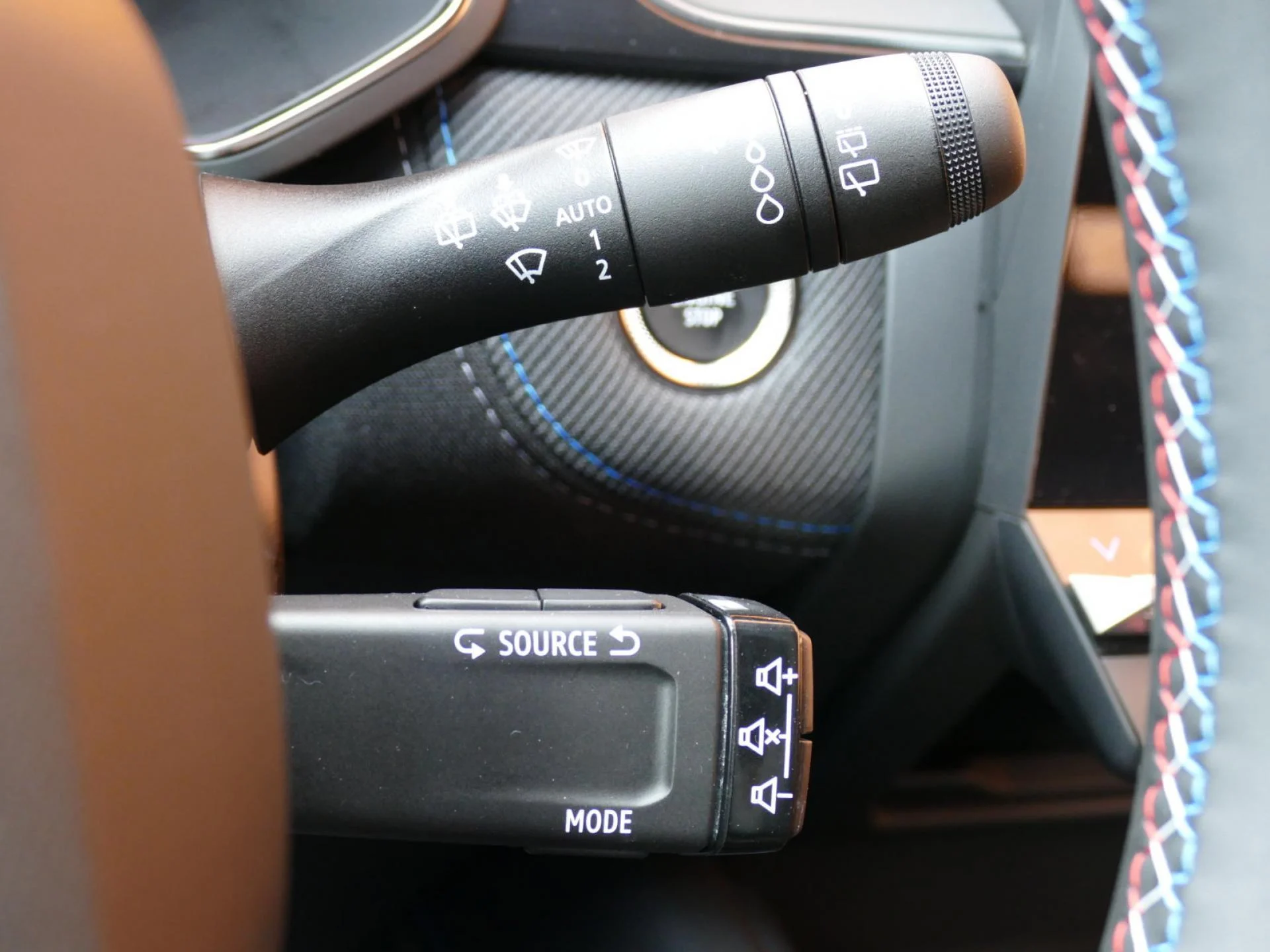 RENAULT CAPTUR - Miniature 27 sur 35 - Cliquer pour voir cette photo
