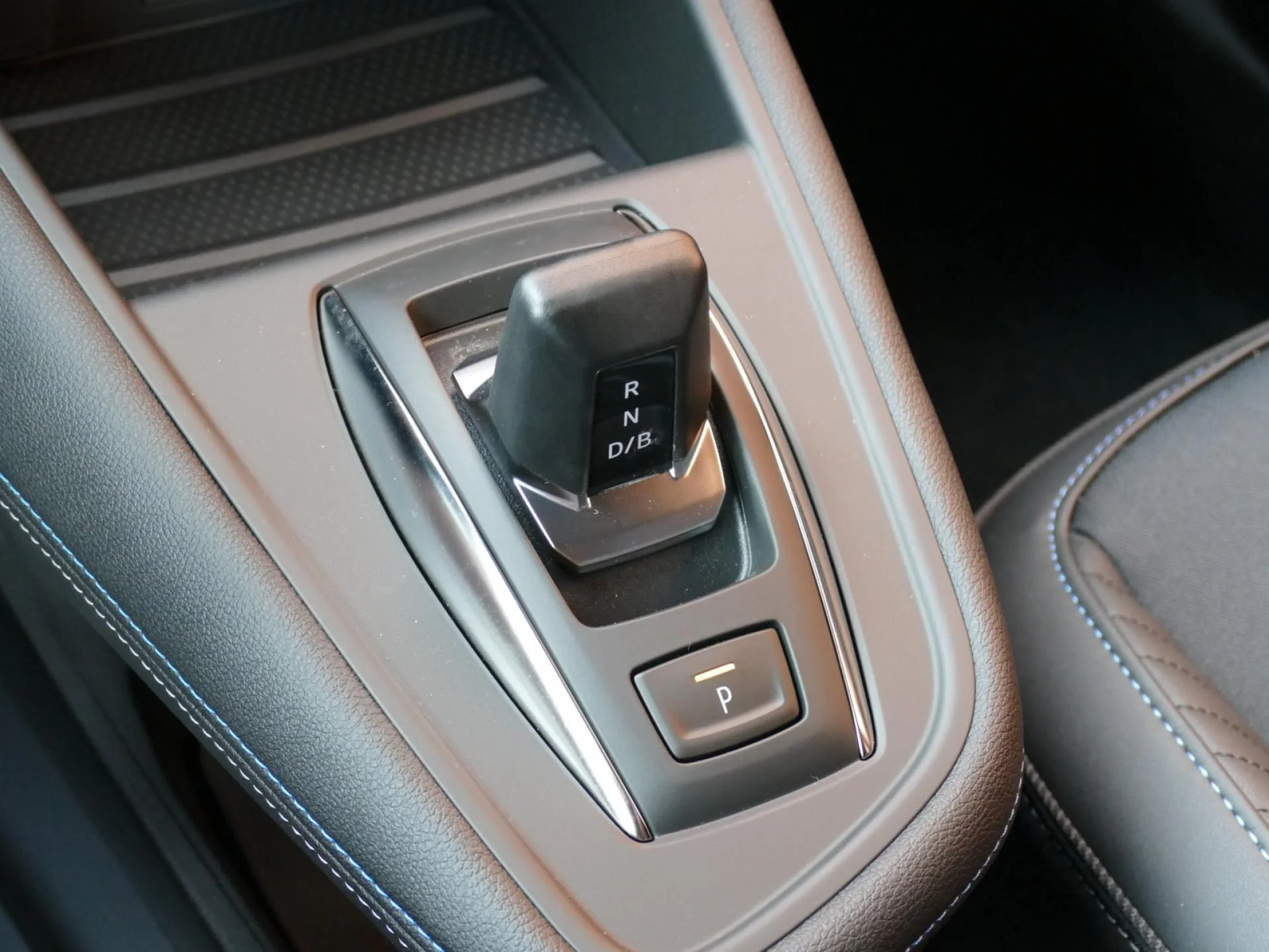 RENAULT CAPTUR - Miniature 21 sur 35 - Cliquer pour voir cette photo