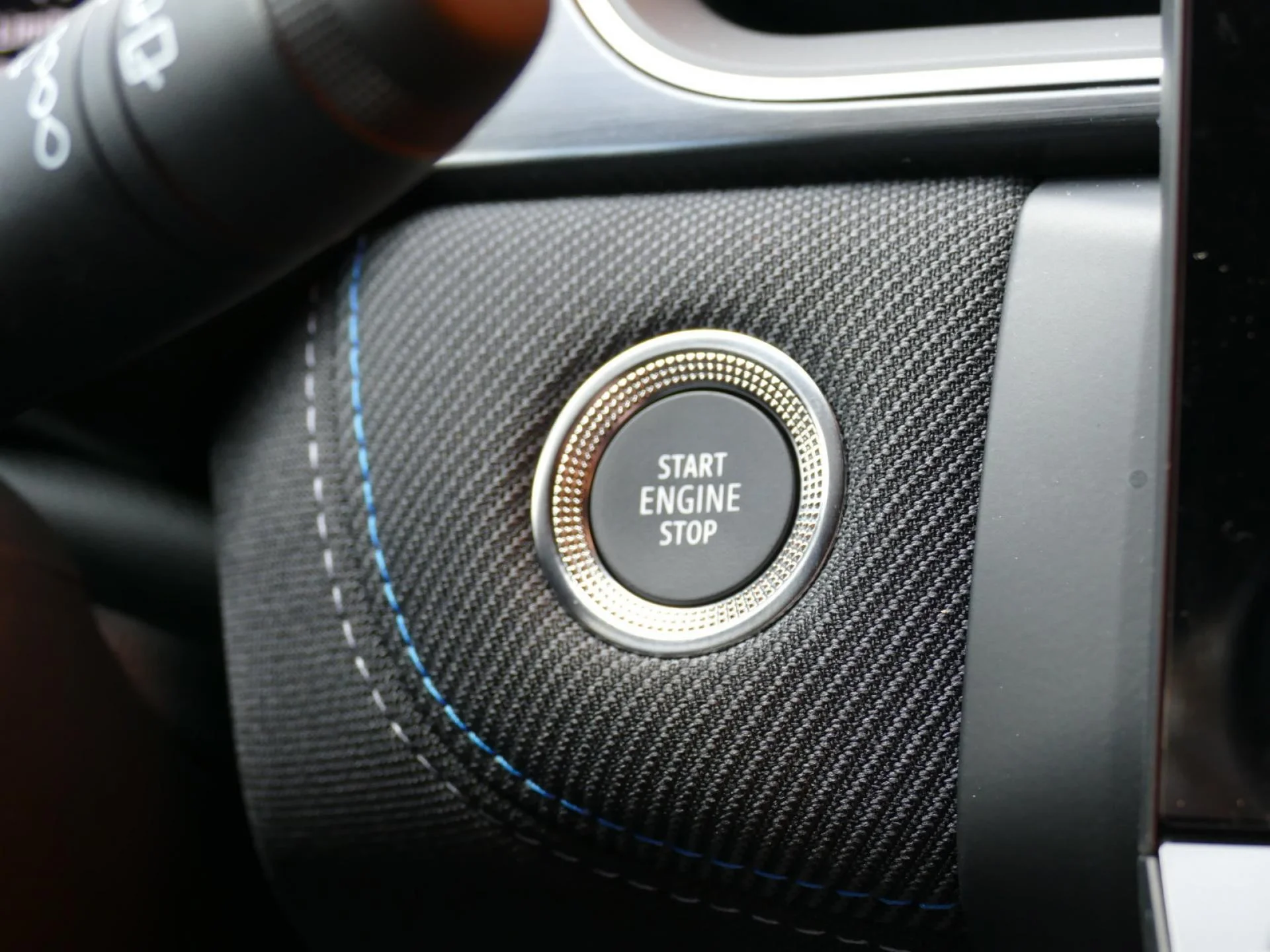RENAULT CAPTUR - Miniature 22 sur 35 - Cliquer pour voir cette photo