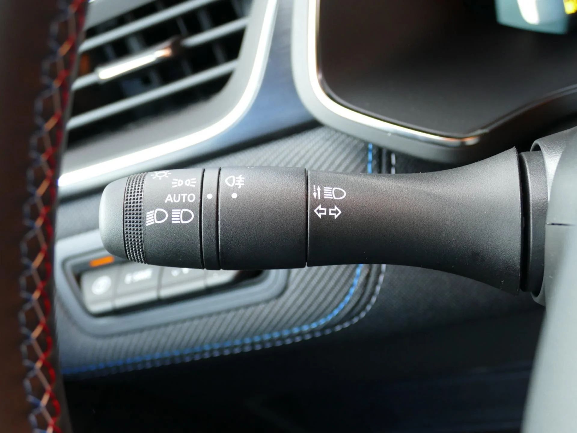 RENAULT CAPTUR - Miniature 26 sur 35 - Cliquer pour voir cette photo