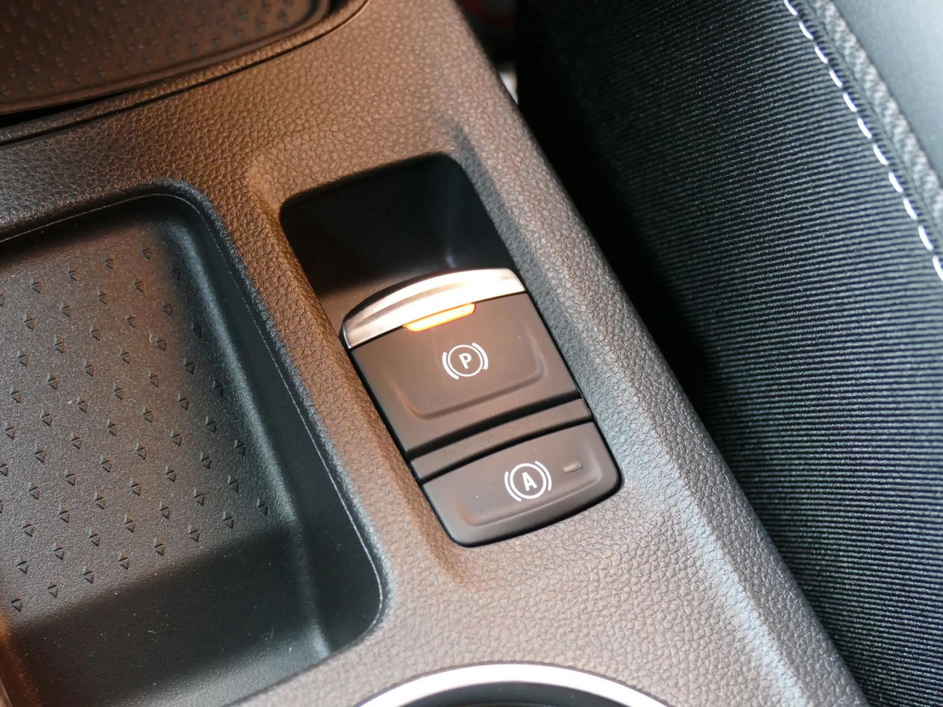 RENAULT CAPTUR - Miniature 23 sur 35 - Cliquer pour voir cette photo