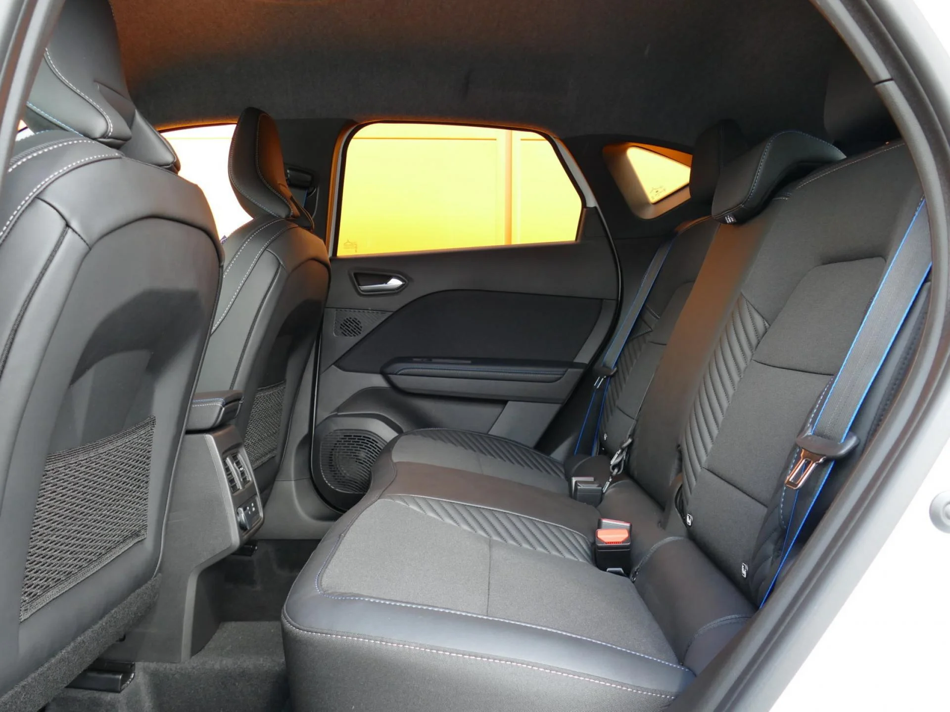 RENAULT CAPTUR - Miniature 8 sur 33 - Cliquer pour voir cette photo
