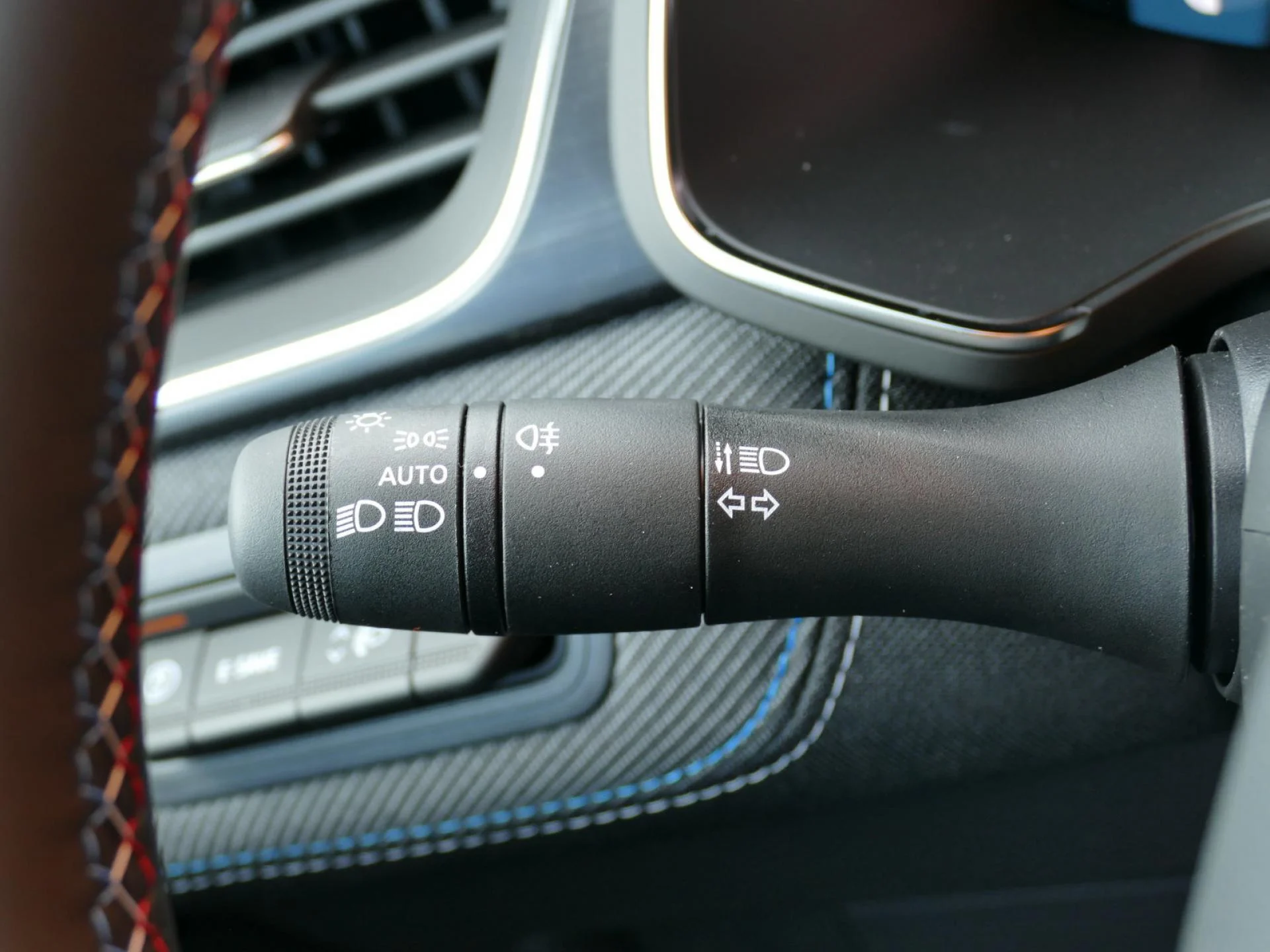 RENAULT CAPTUR - Miniature 25 sur 33 - Cliquer pour voir cette photo