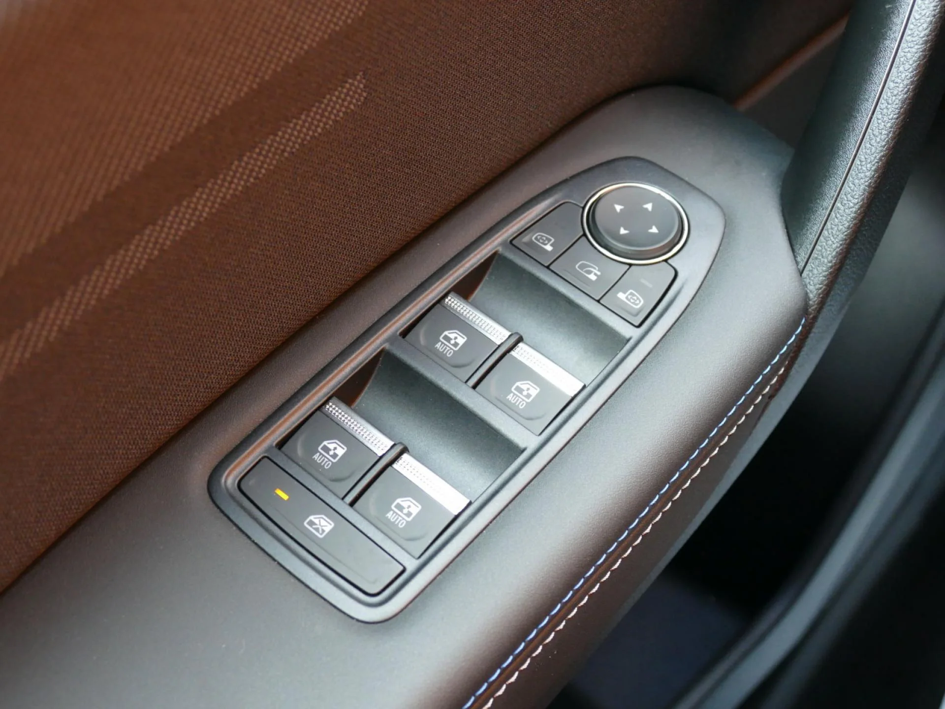 RENAULT CAPTUR - Miniature 24 sur 33 - Cliquer pour voir cette photo