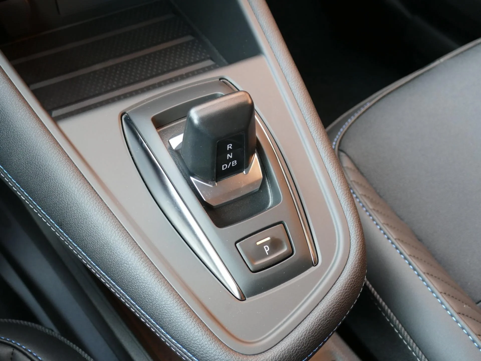 RENAULT CAPTUR - Miniature 18 sur 33 - Cliquer pour voir cette photo