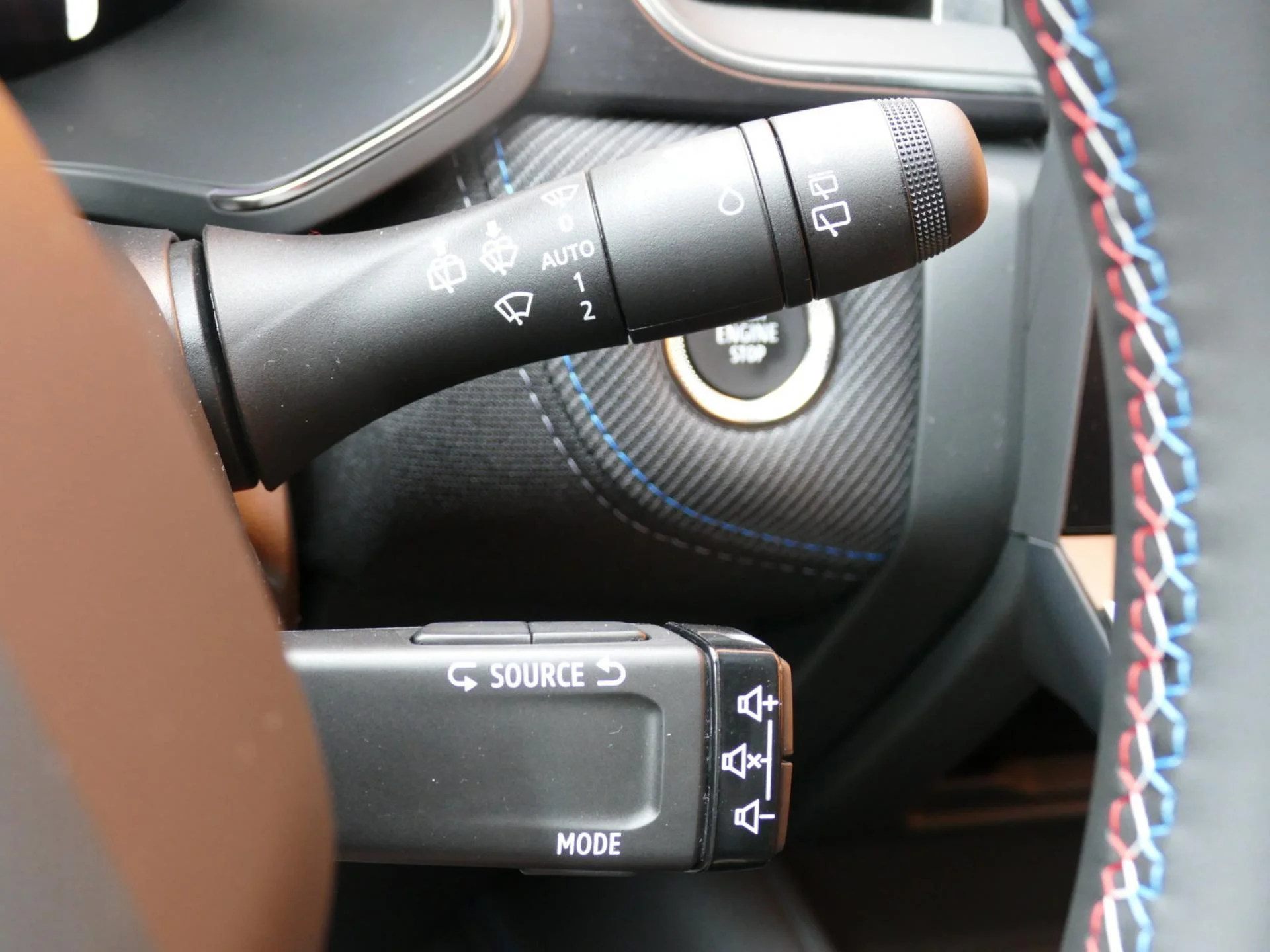 RENAULT CAPTUR - Miniature 26 sur 28 - Cliquer pour voir cette photo
