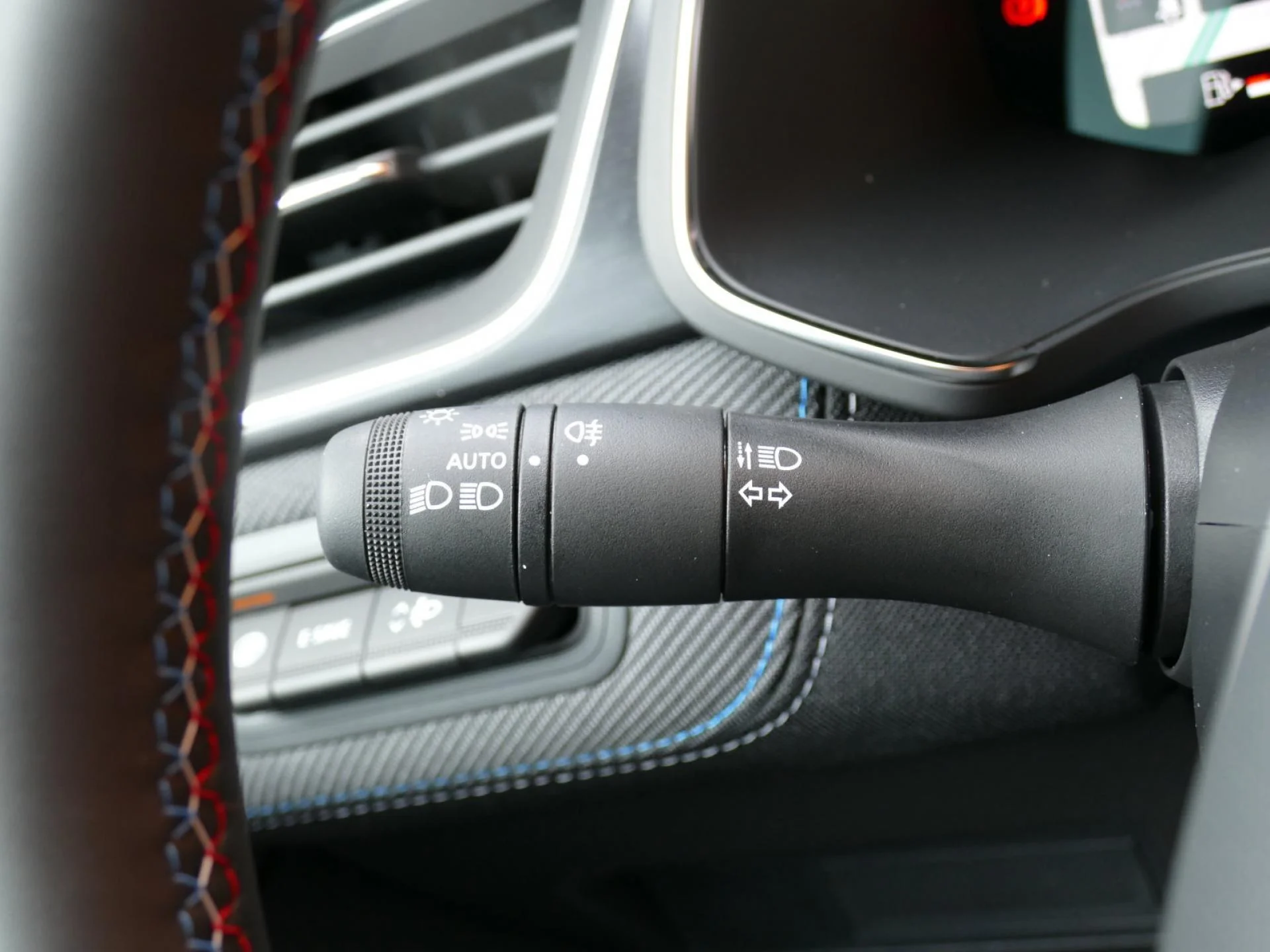 RENAULT CAPTUR - Miniature 25 sur 28 - Cliquer pour voir cette photo