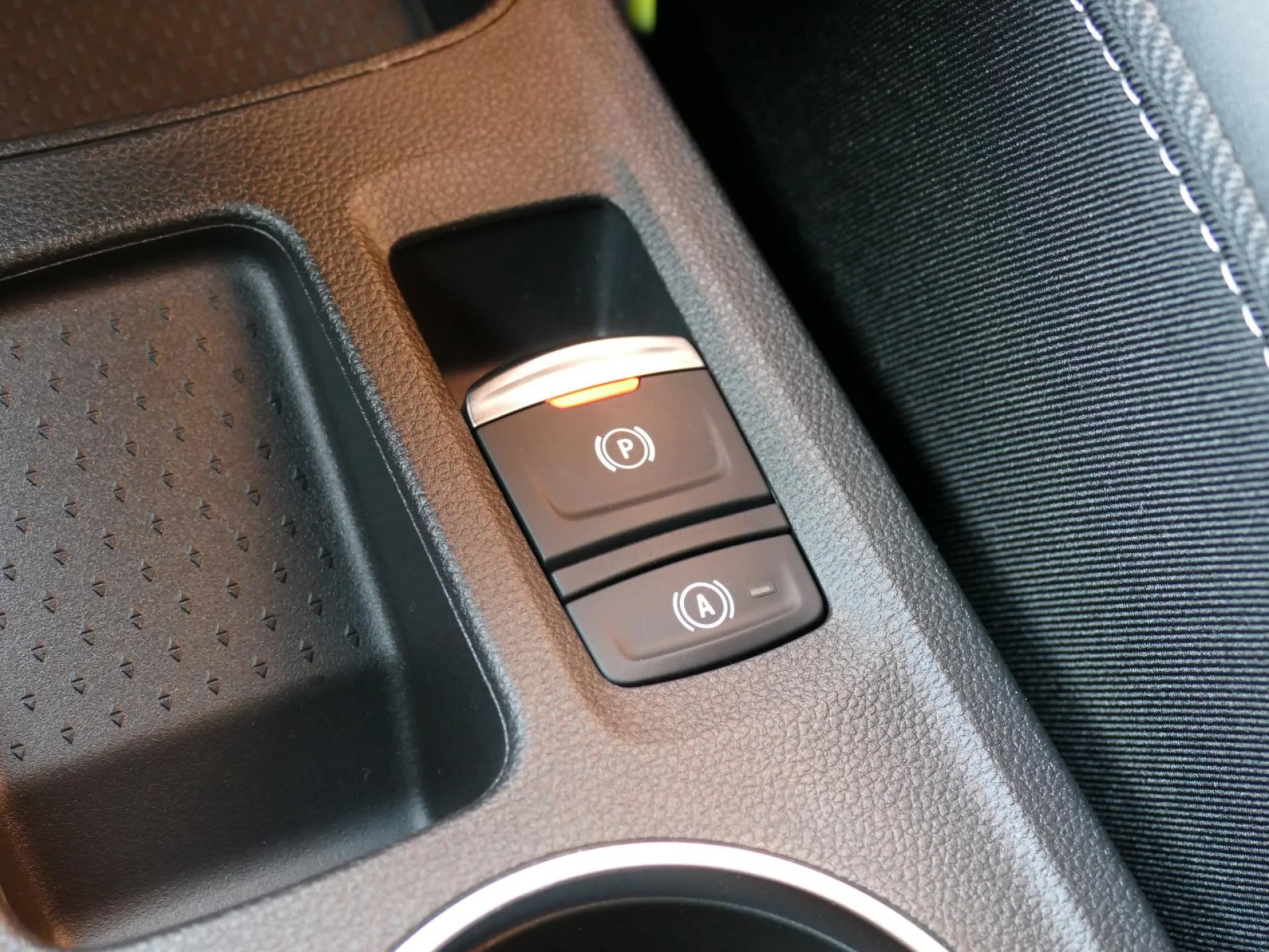 RENAULT CAPTUR - Miniature 21 sur 28 - Cliquer pour voir cette photo