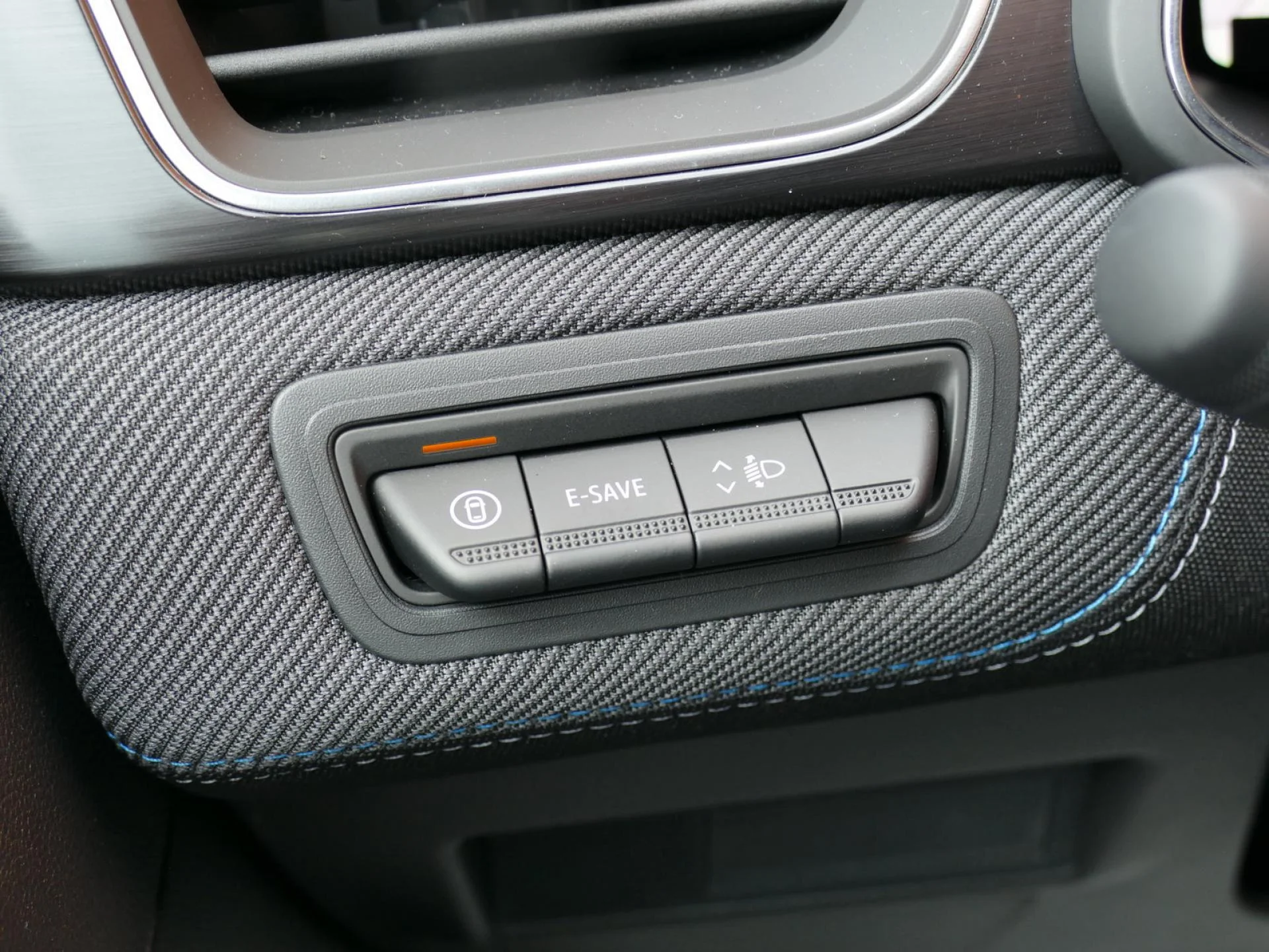 RENAULT CAPTUR - Miniature 19 sur 28 - Cliquer pour voir cette photo