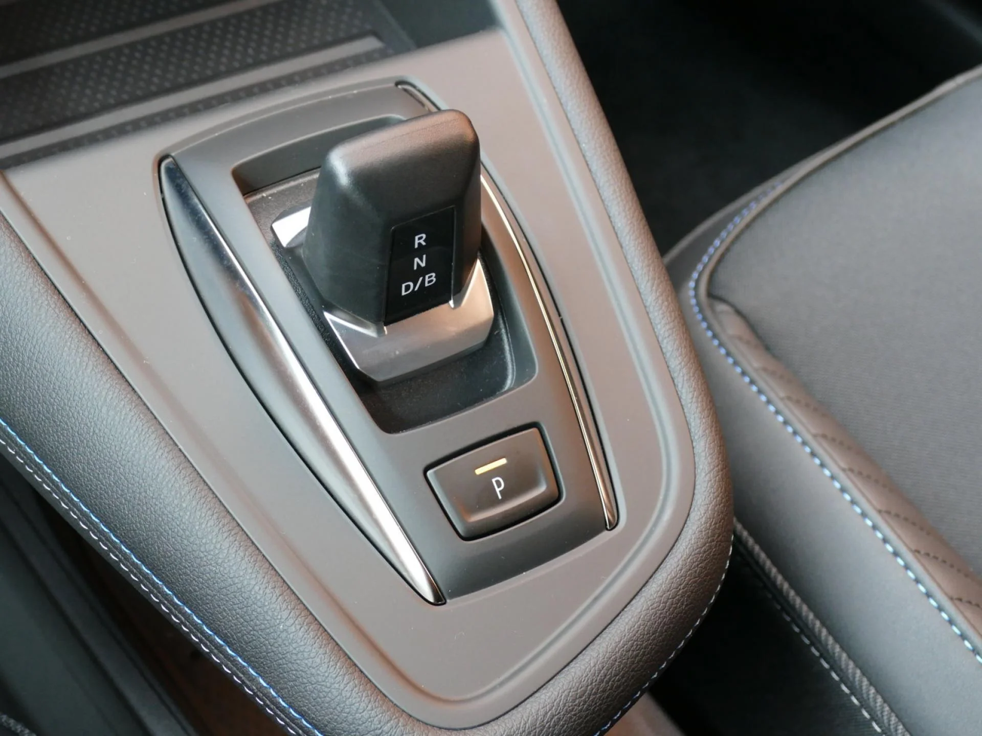 RENAULT CAPTUR - Miniature 17 sur 28 - Cliquer pour voir cette photo