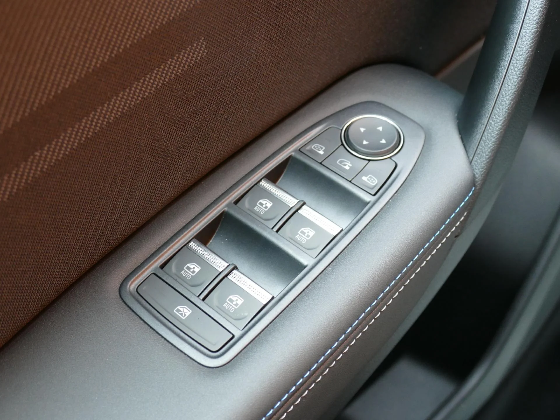 RENAULT CAPTUR - Miniature 24 sur 28 - Cliquer pour voir cette photo