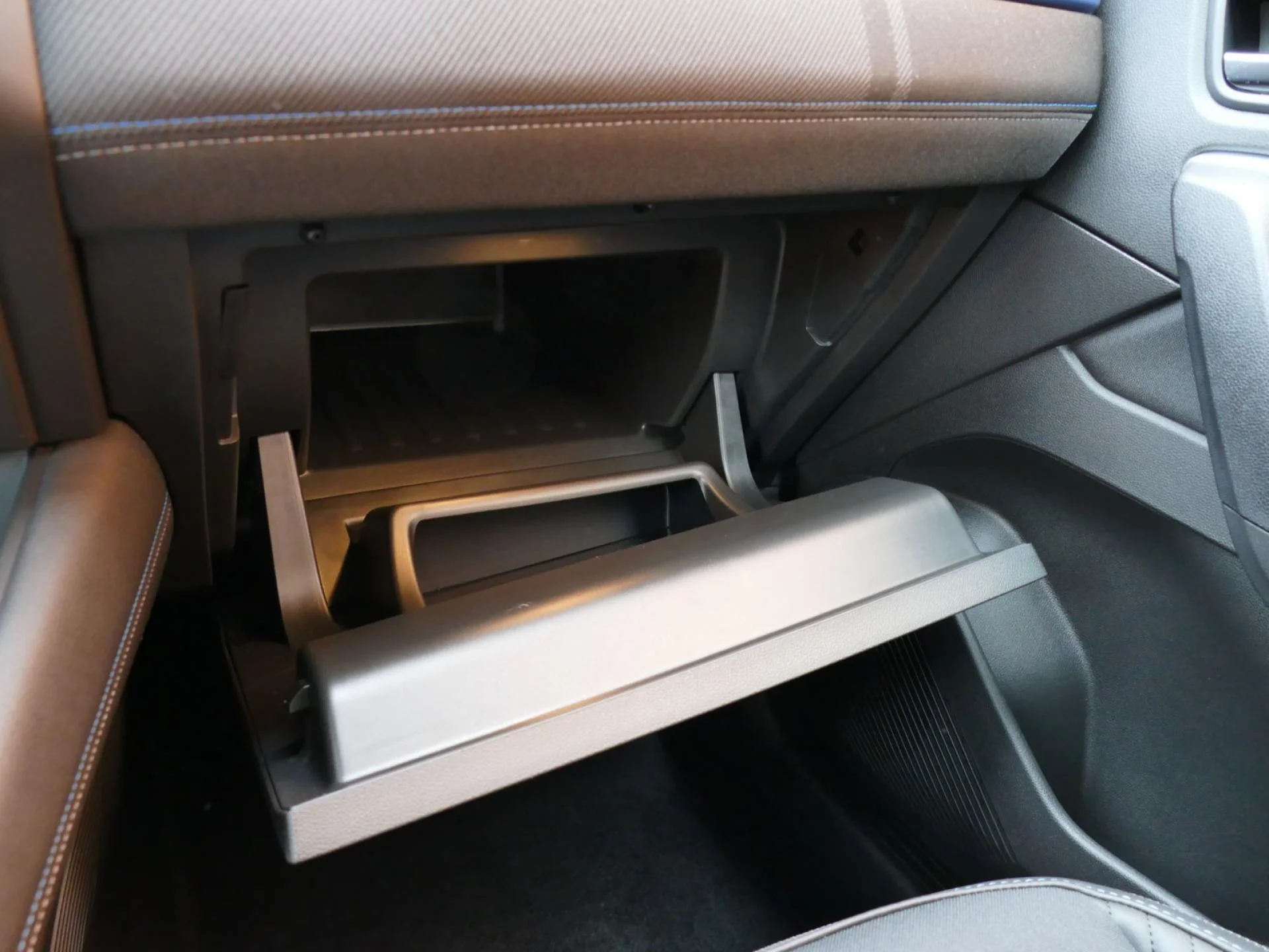 RENAULT CAPTUR - Miniature 23 sur 28 - Cliquer pour voir cette photo