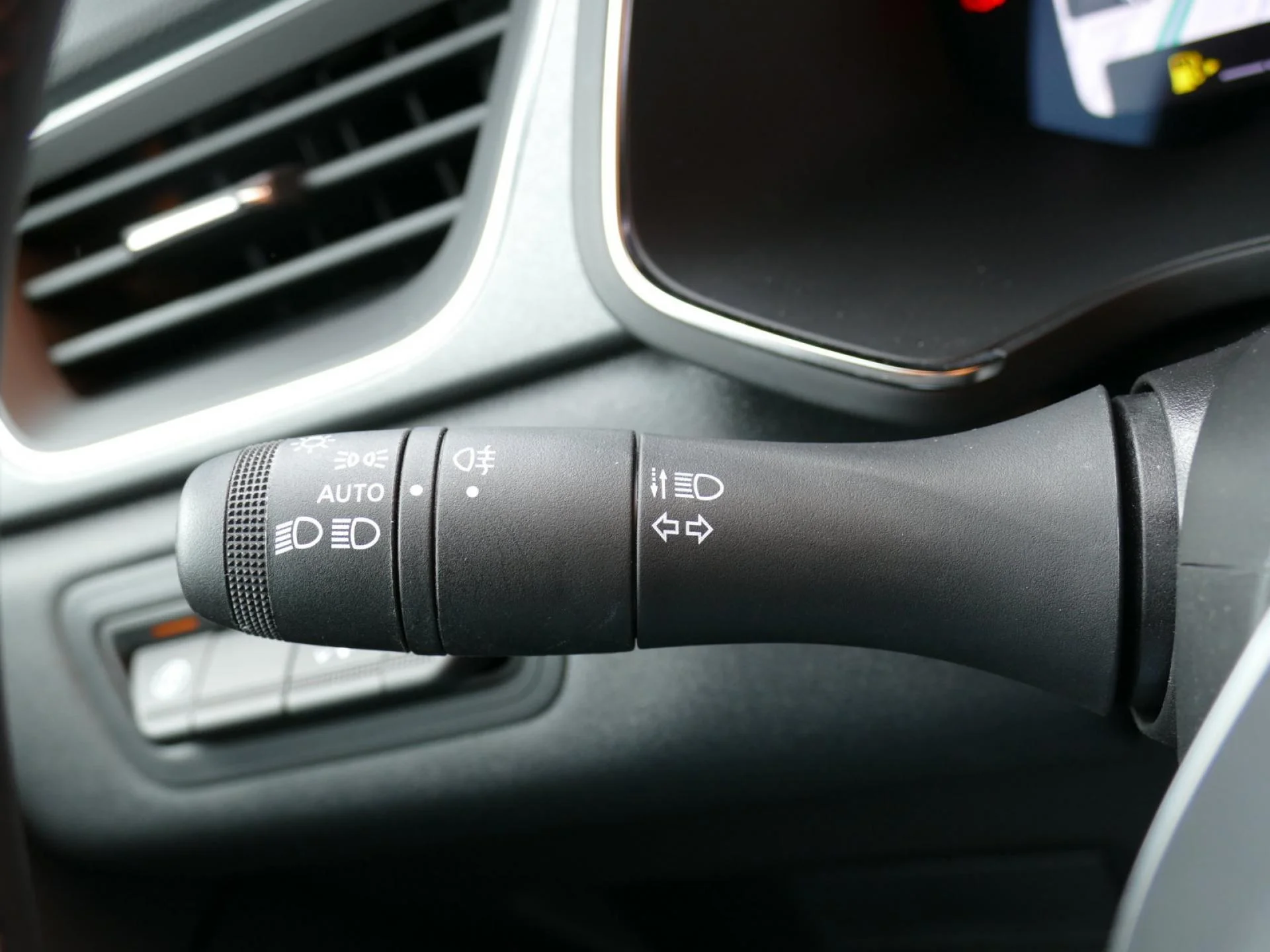 RENAULT CAPTUR - Miniature 25 sur 32 - Cliquer pour voir cette photo