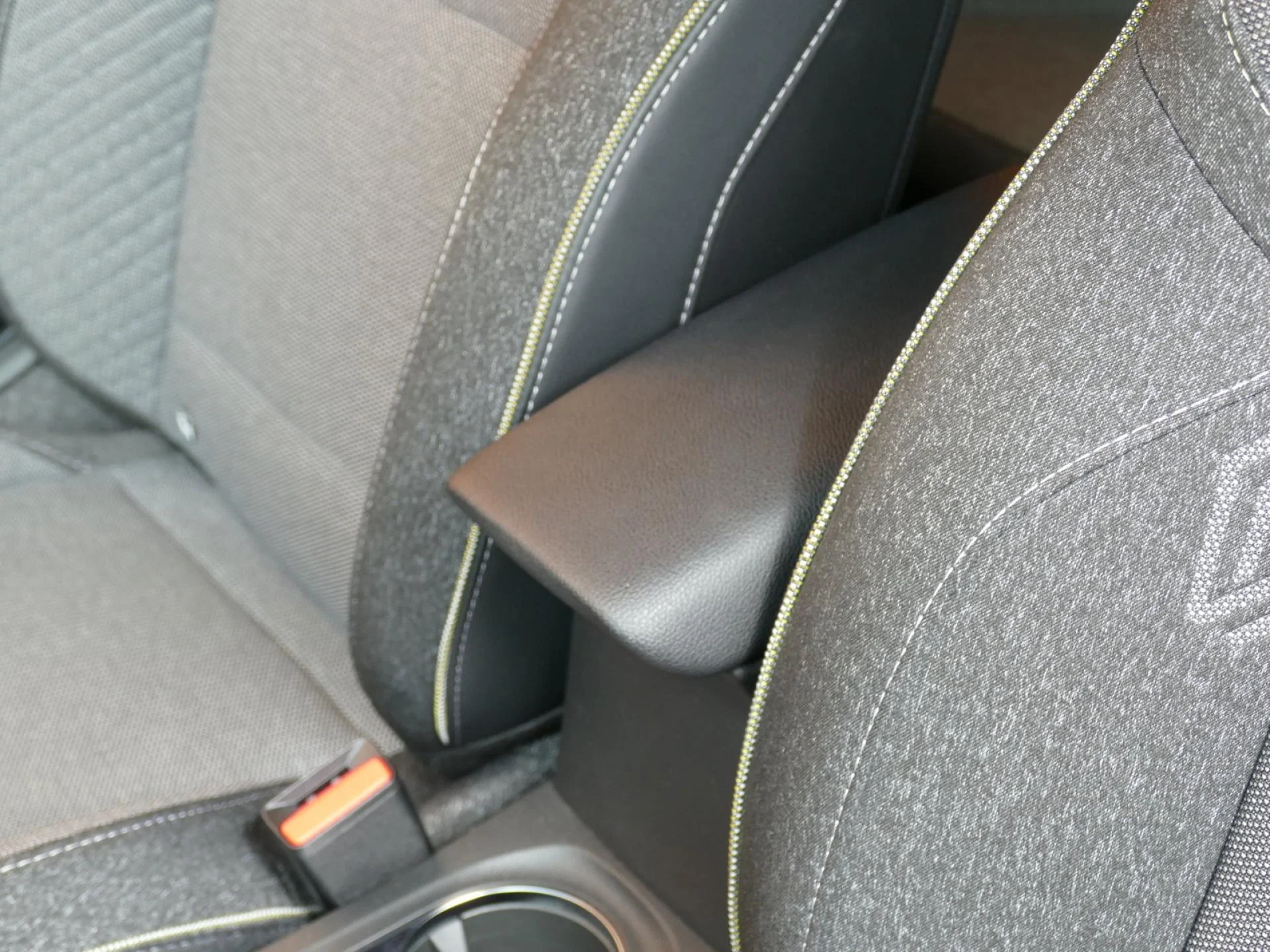 RENAULT CAPTUR - Miniature 22 sur 32 - Cliquer pour voir cette photo