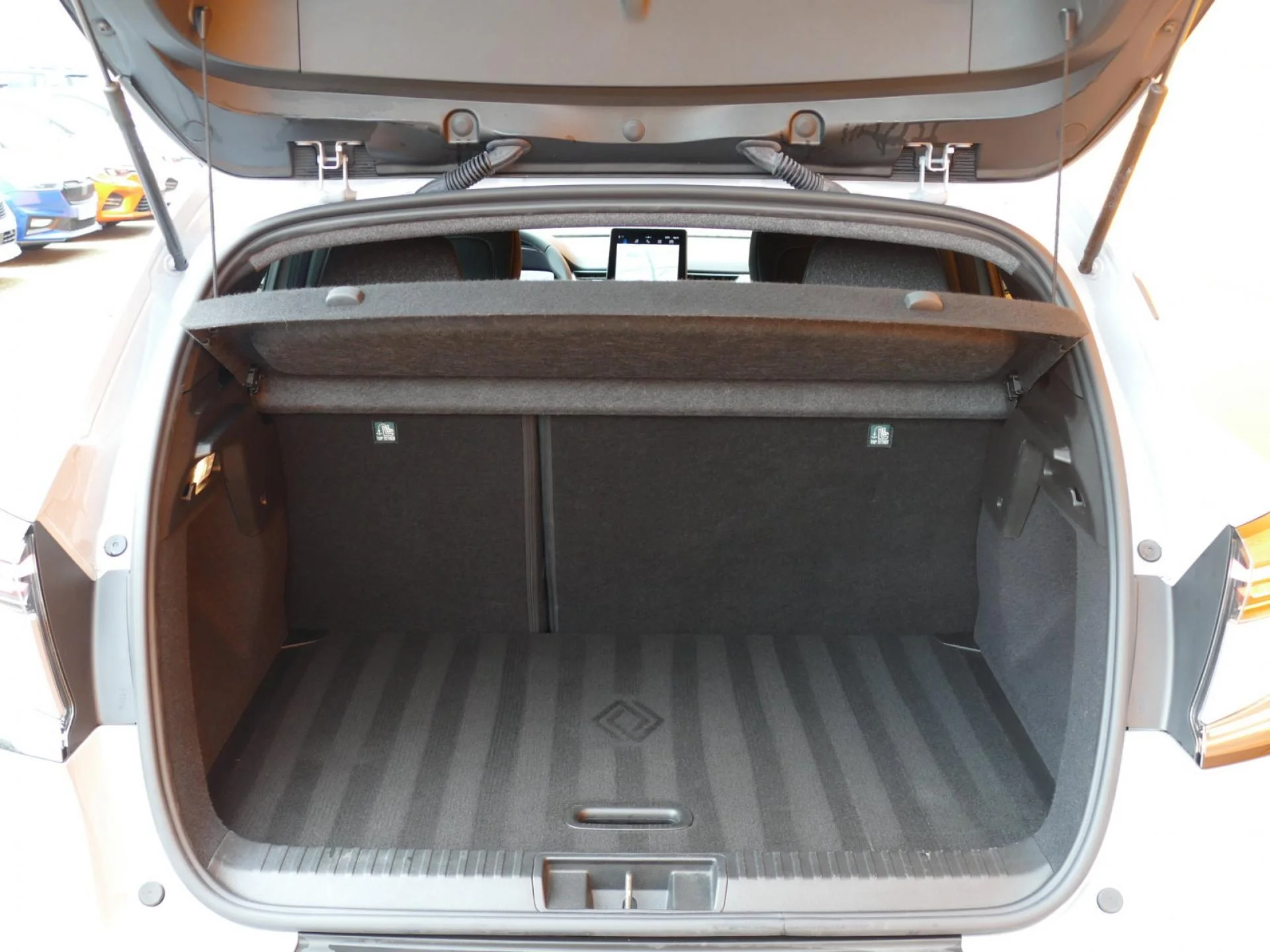 RENAULT CAPTUR - Miniature 8 sur 32 - Cliquer pour voir cette photo