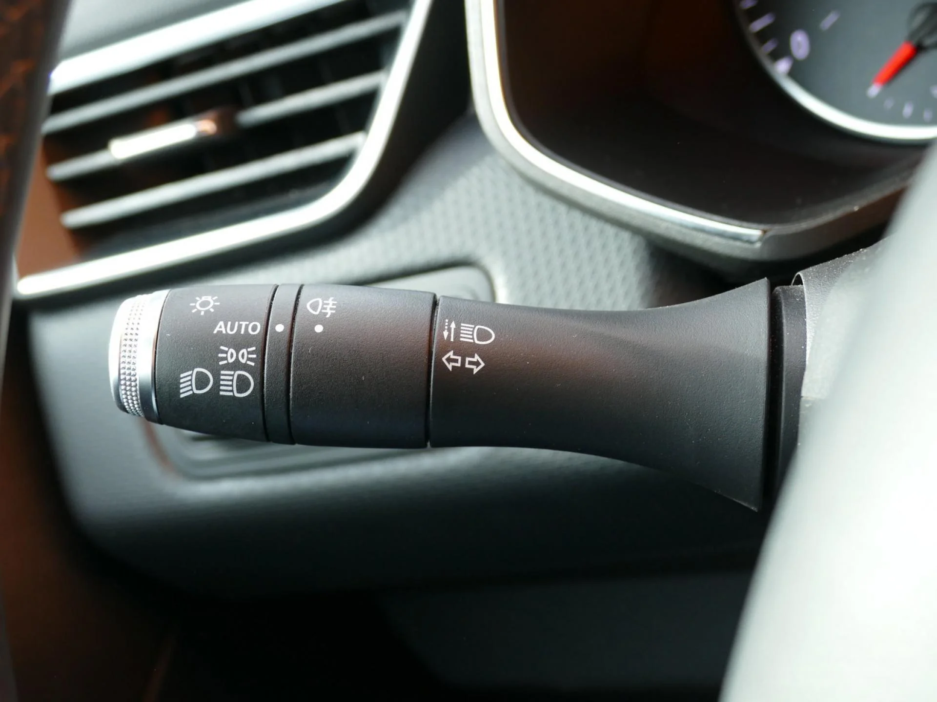 RENAULT CLIO - Miniature 21 sur 31 - Cliquer pour voir cette photo