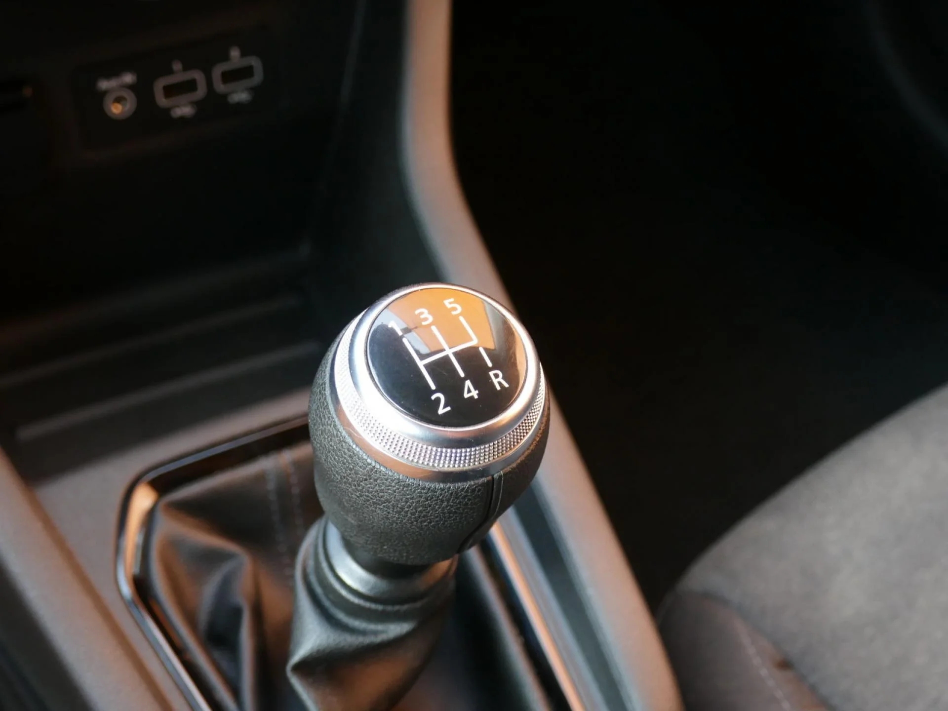 RENAULT CLIO - Miniature 17 sur 31 - Cliquer pour voir cette photo