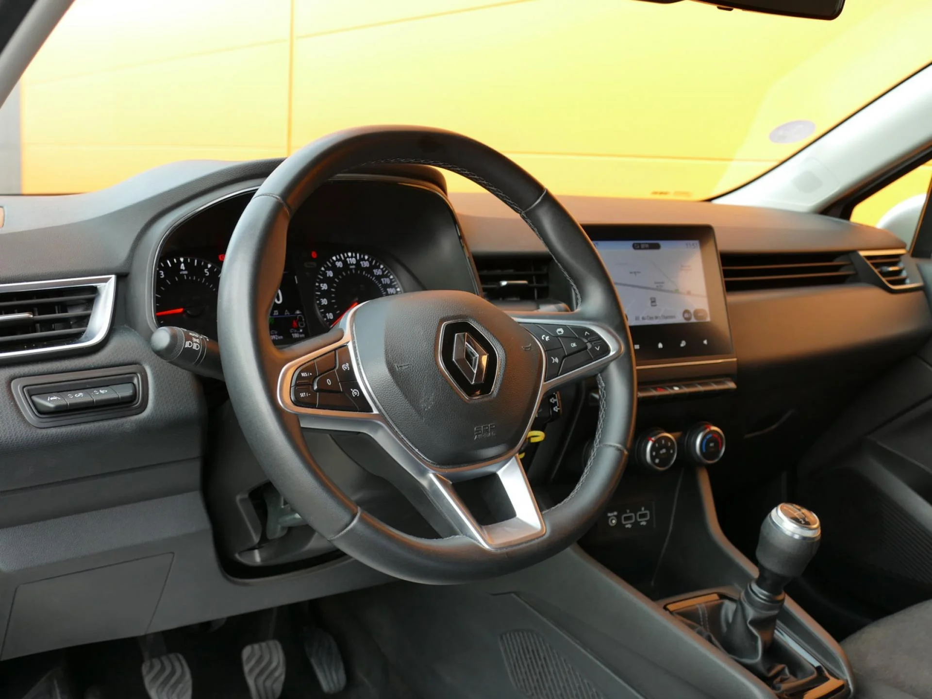 RENAULT CLIO - Miniature 14 sur 31 - Cliquer pour voir cette photo