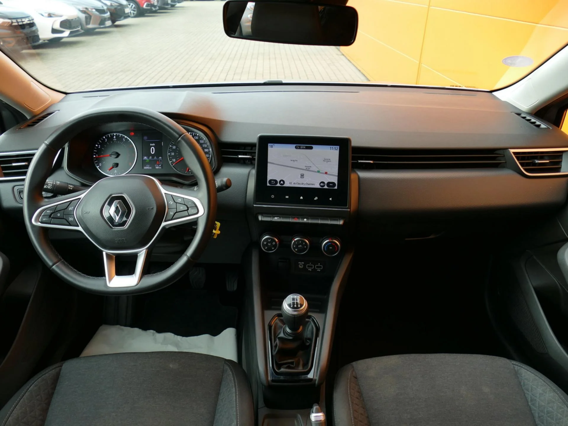 RENAULT CLIO - Miniature 5 sur 31 - Cliquer pour voir cette photo