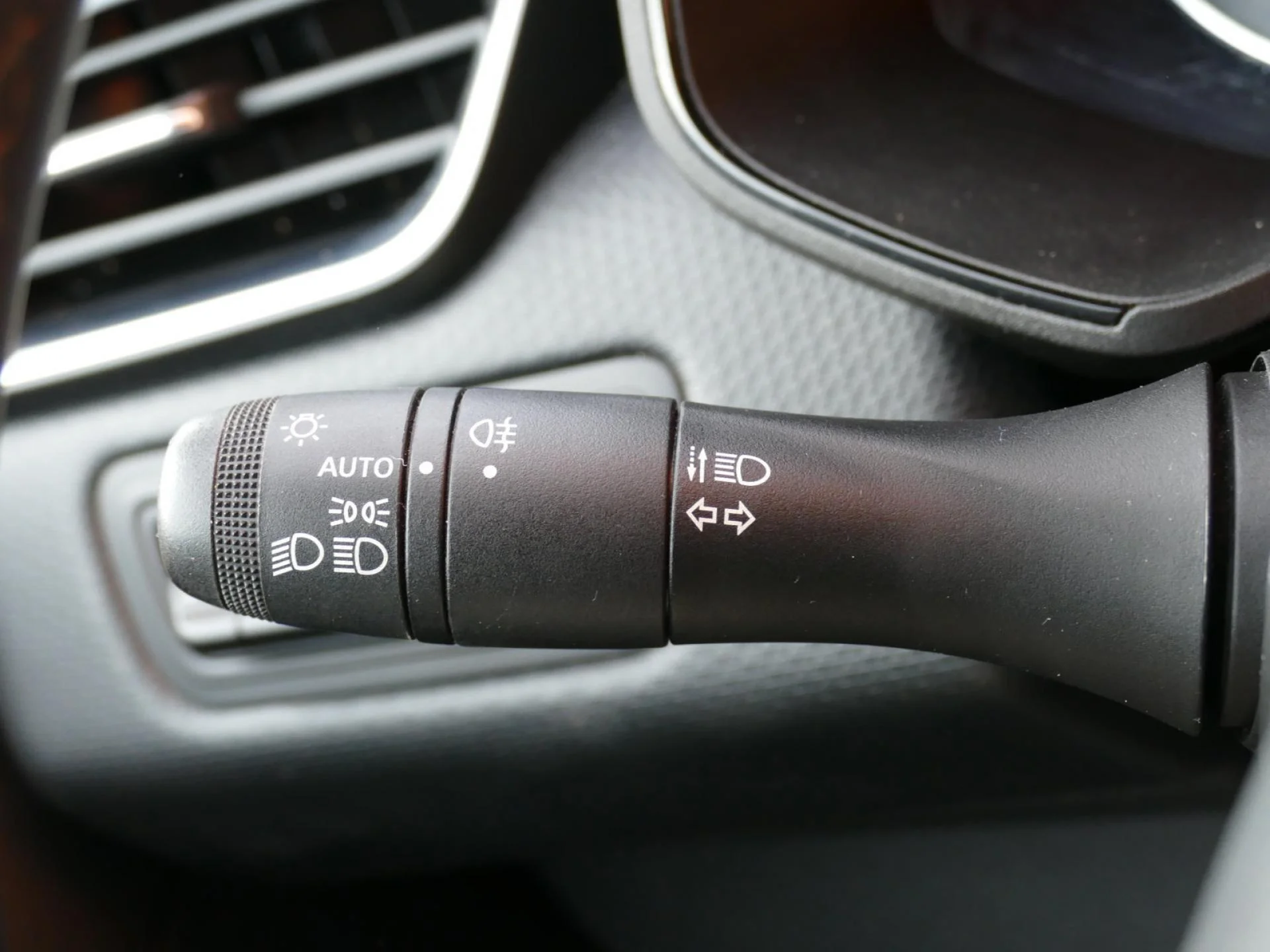 RENAULT CLIO - Miniature 22 sur 31 - Cliquer pour voir cette photo