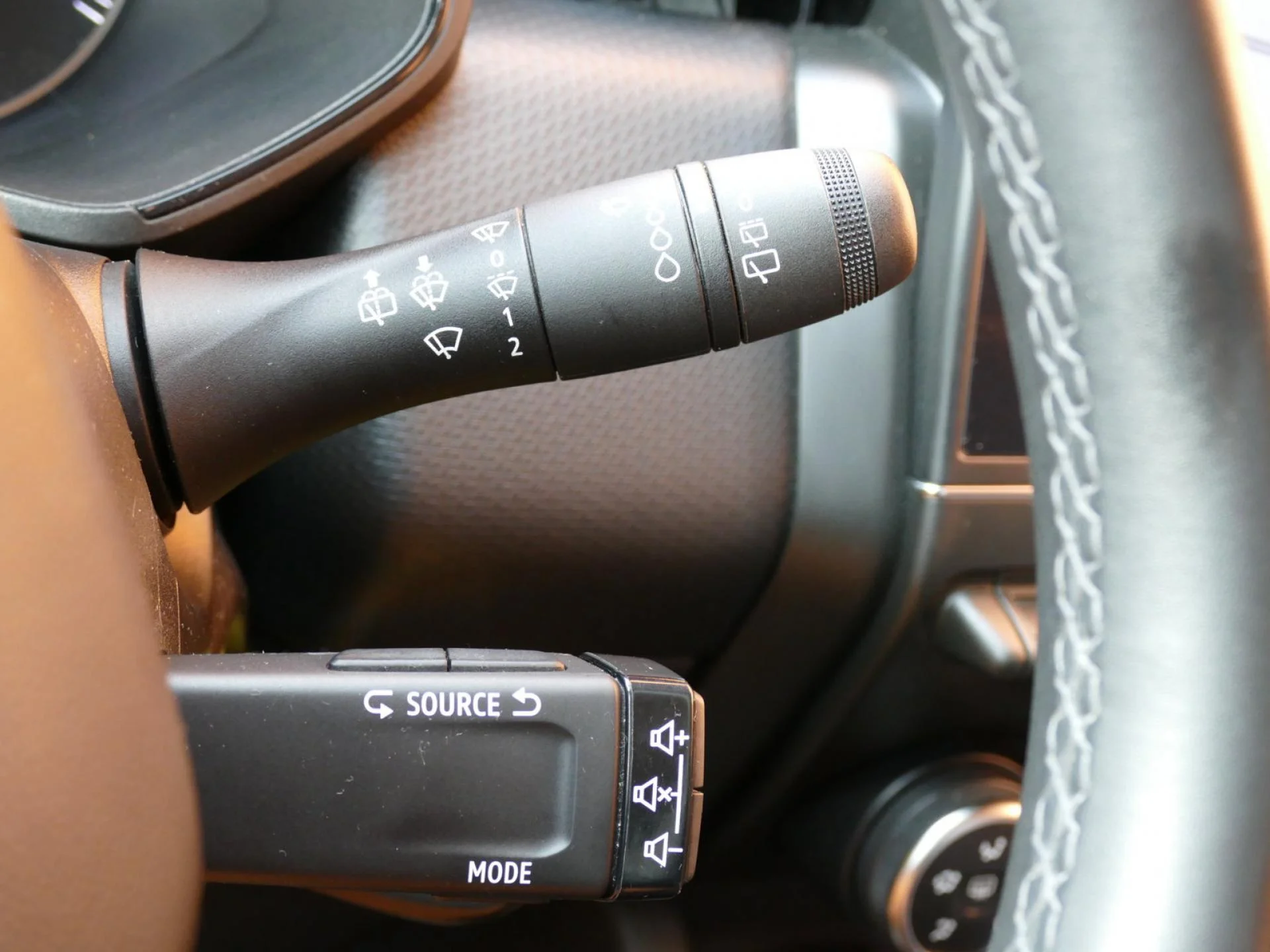 RENAULT CLIO - Miniature 23 sur 31 - Cliquer pour voir cette photo