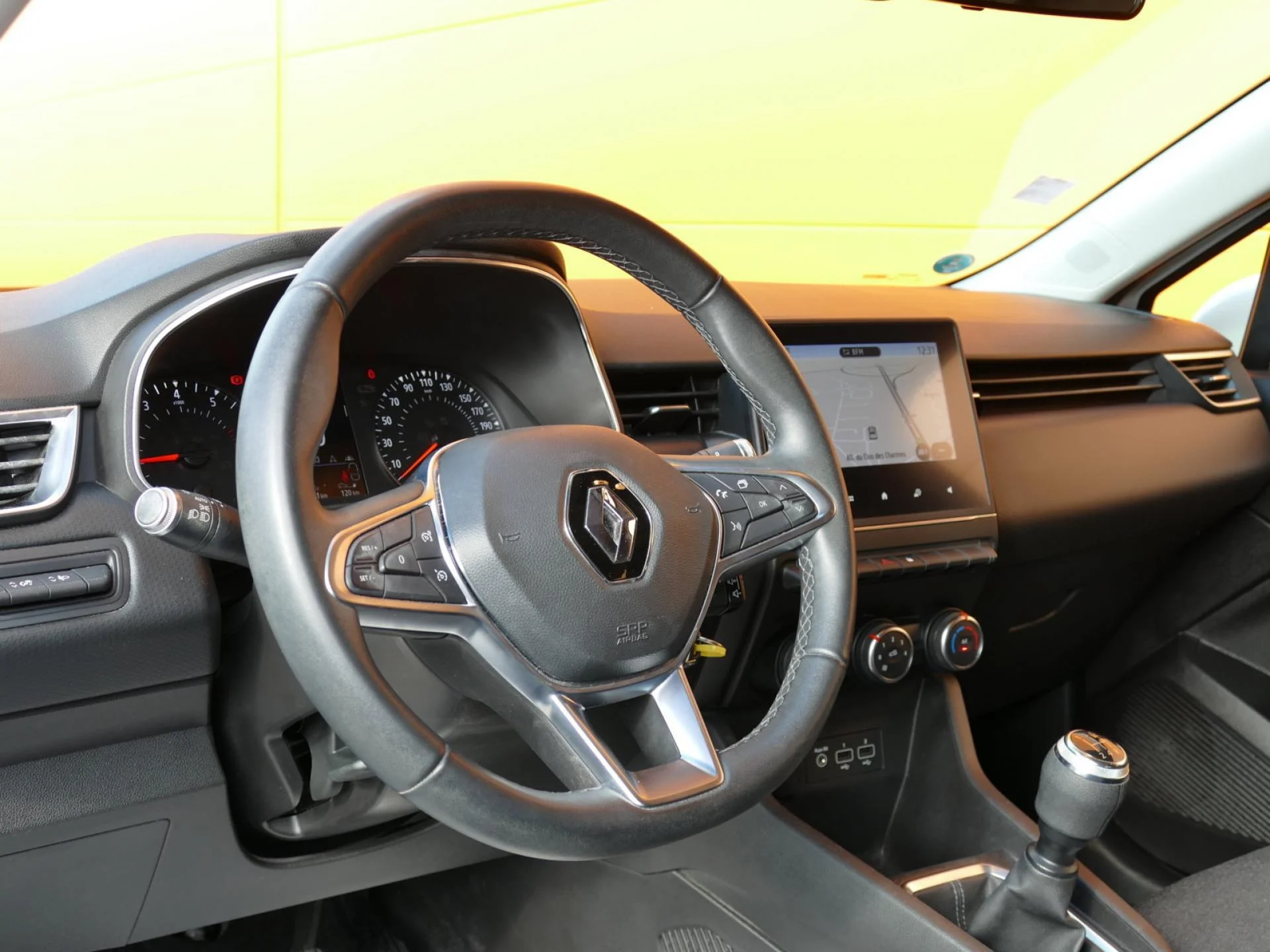 RENAULT CLIO - Miniature 15 sur 31 - Cliquer pour voir cette photo