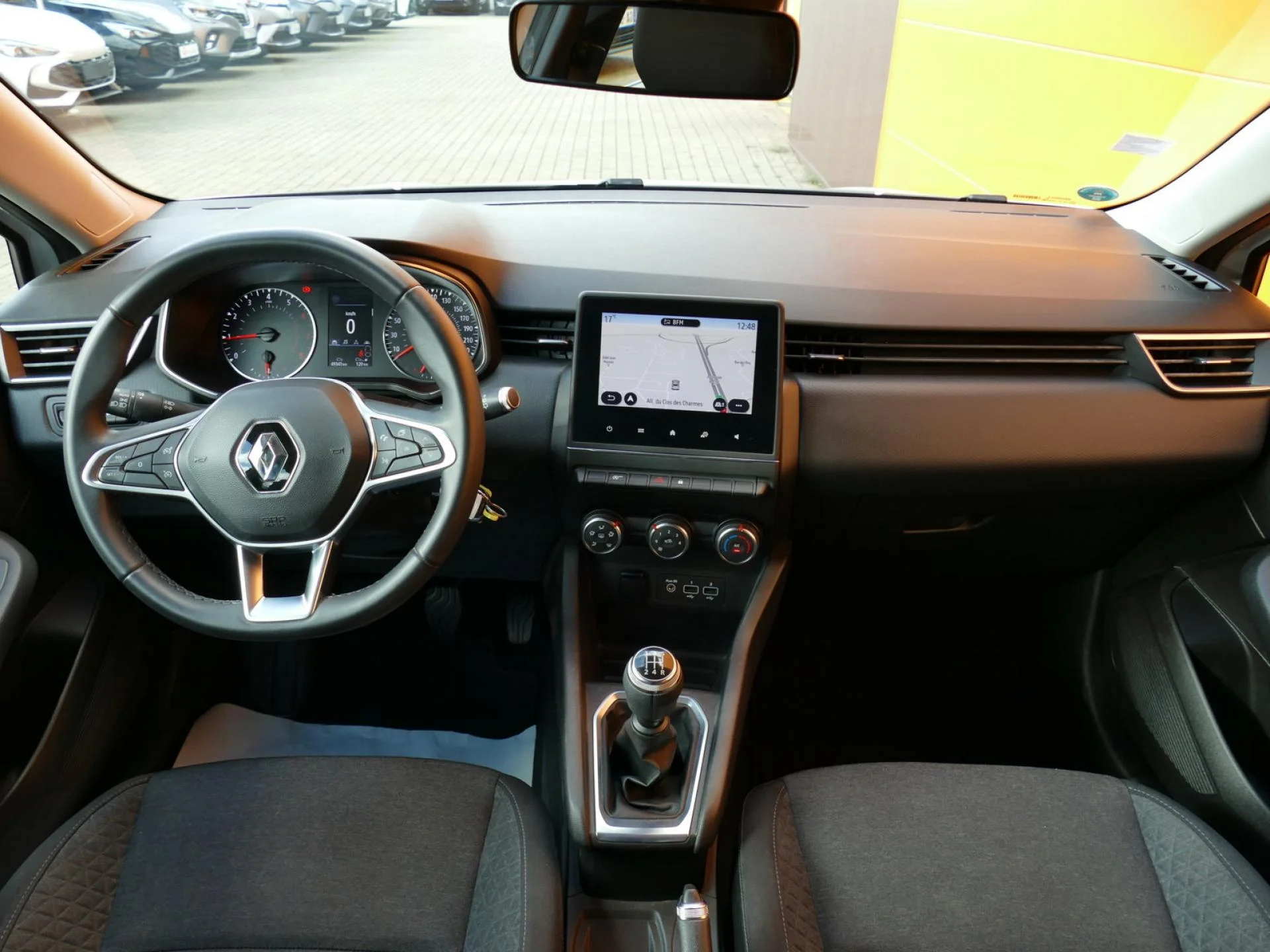 RENAULT CLIO - Miniature 5 sur 31 - Cliquer pour voir cette photo