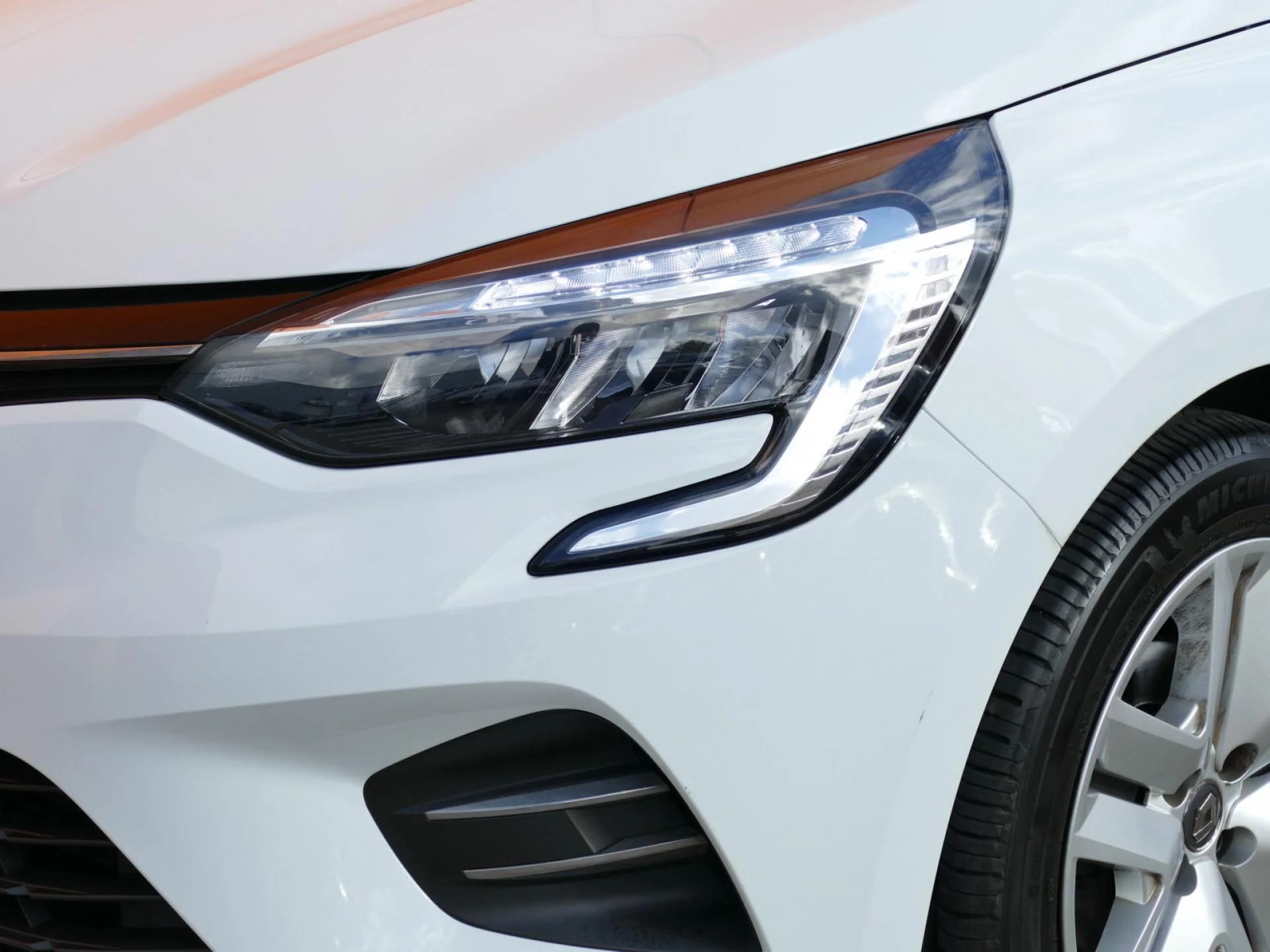 RENAULT CLIO - Miniature 27 sur 31 - Cliquer pour voir cette photo