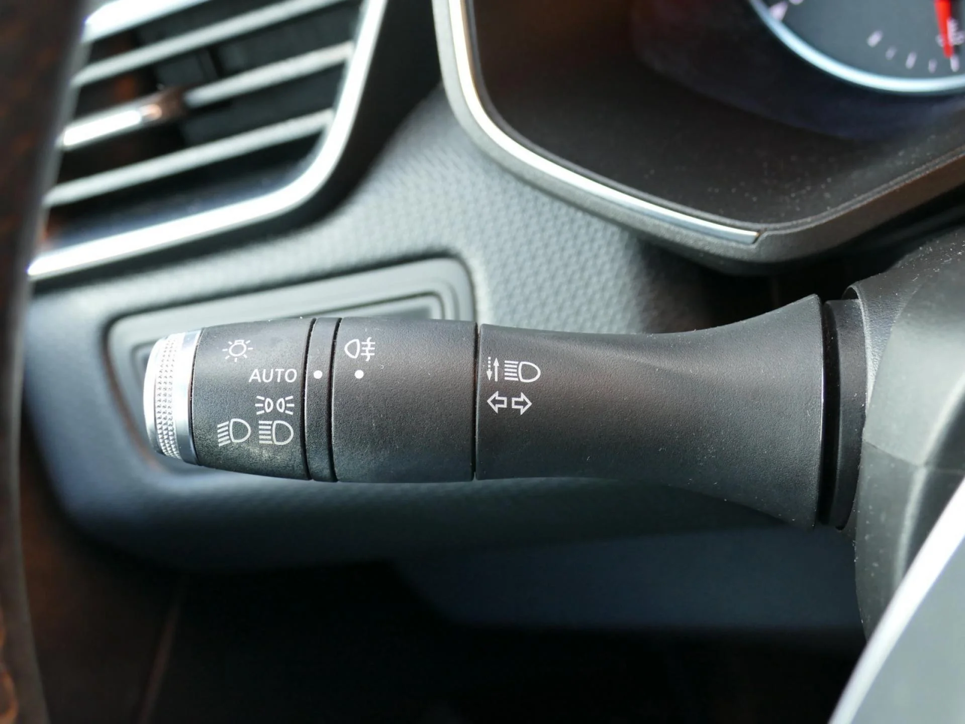 RENAULT CLIO - Miniature 23 sur 31 - Cliquer pour voir cette photo