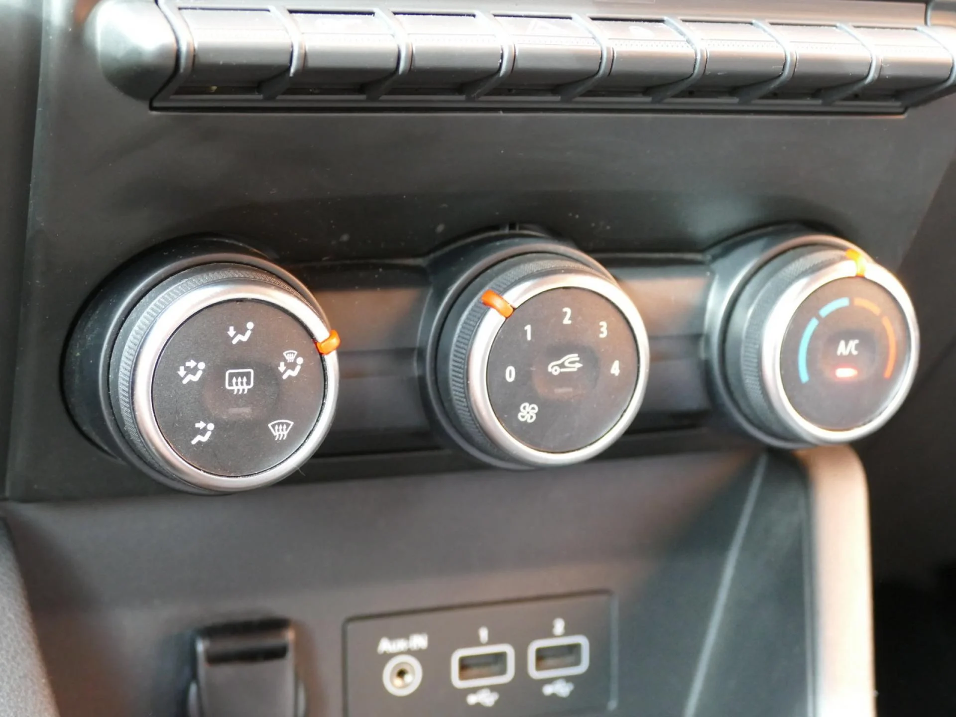 RENAULT CLIO - Miniature 14 sur 31 - Cliquer pour voir cette photo