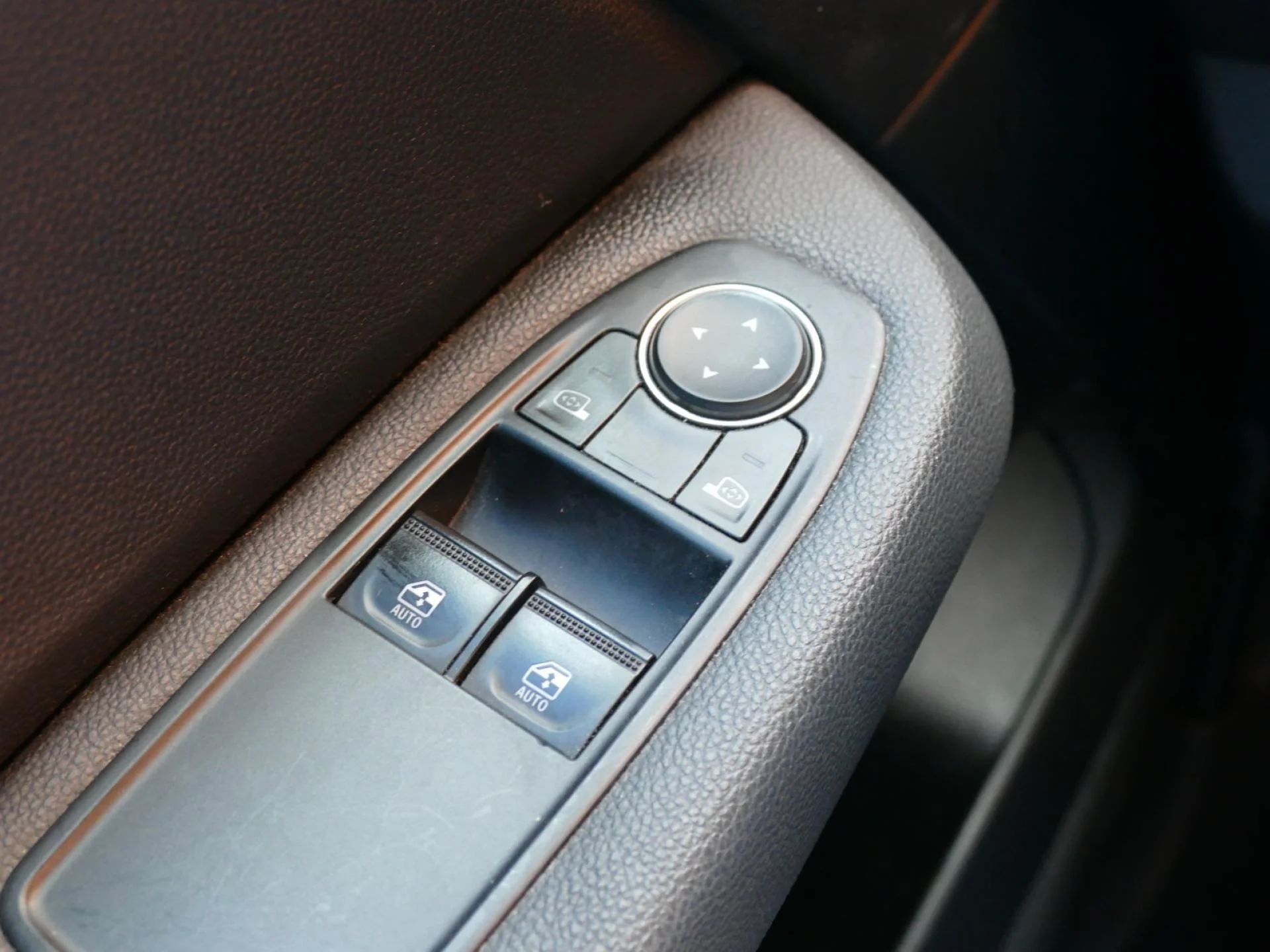 RENAULT CLIO - Miniature 22 sur 31 - Cliquer pour voir cette photo