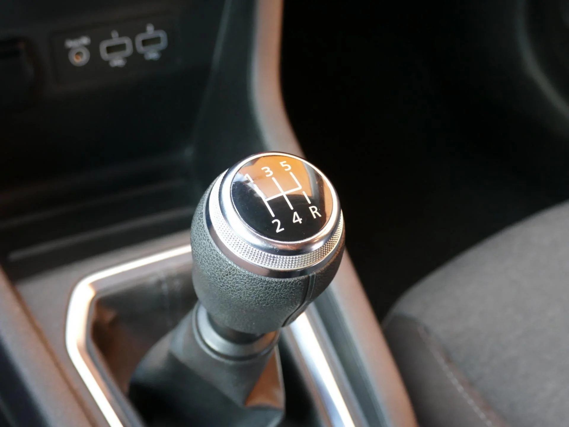 RENAULT CLIO - Miniature 20 sur 31 - Cliquer pour voir cette photo