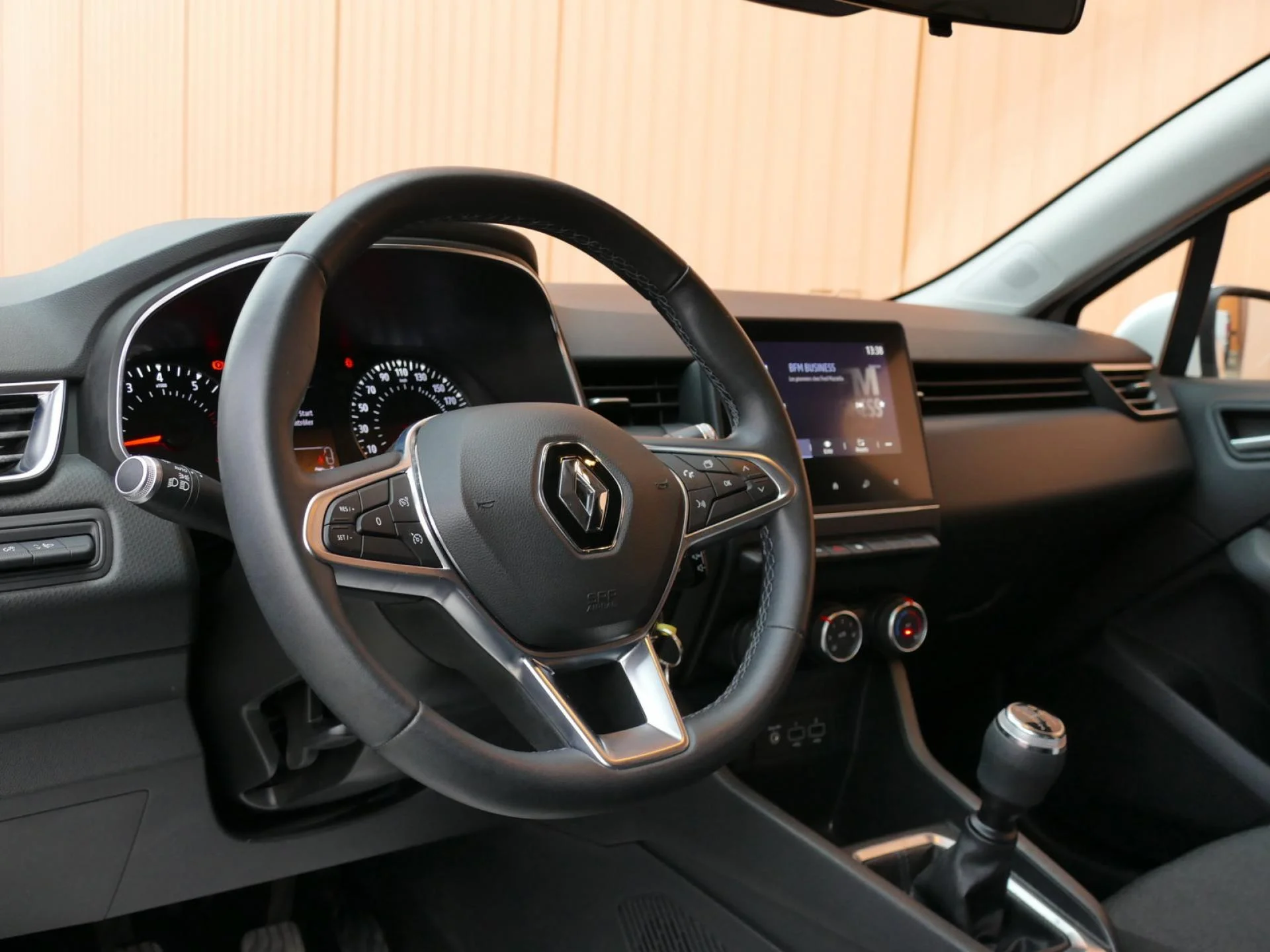 RENAULT CLIO - Miniature 12 sur 32 - Cliquer pour voir cette photo