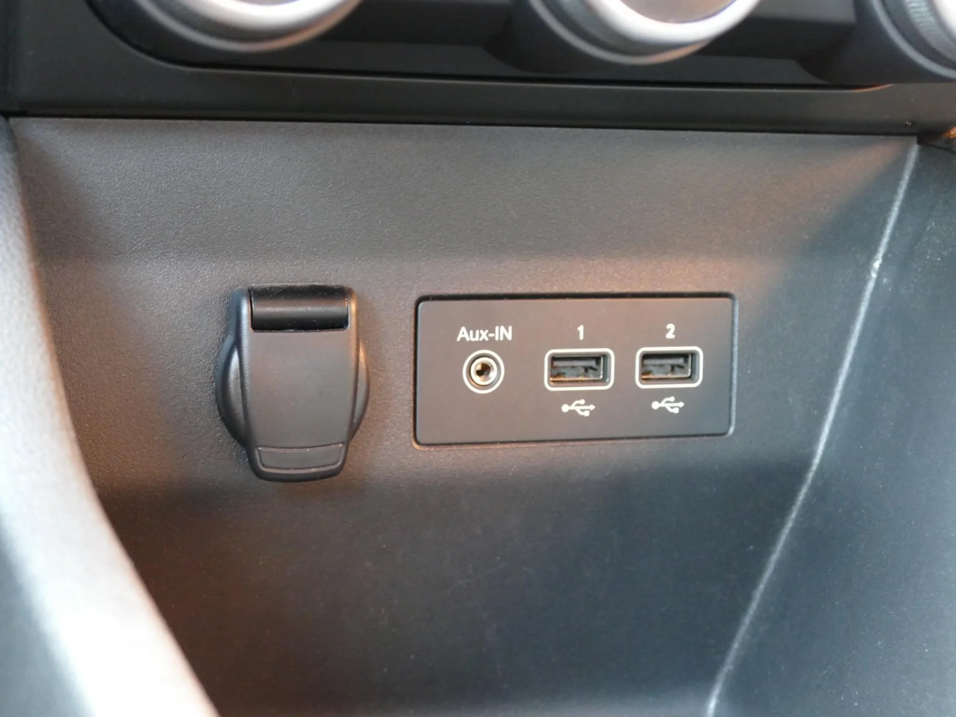 RENAULT CLIO - Miniature 20 sur 32 - Cliquer pour voir cette photo
