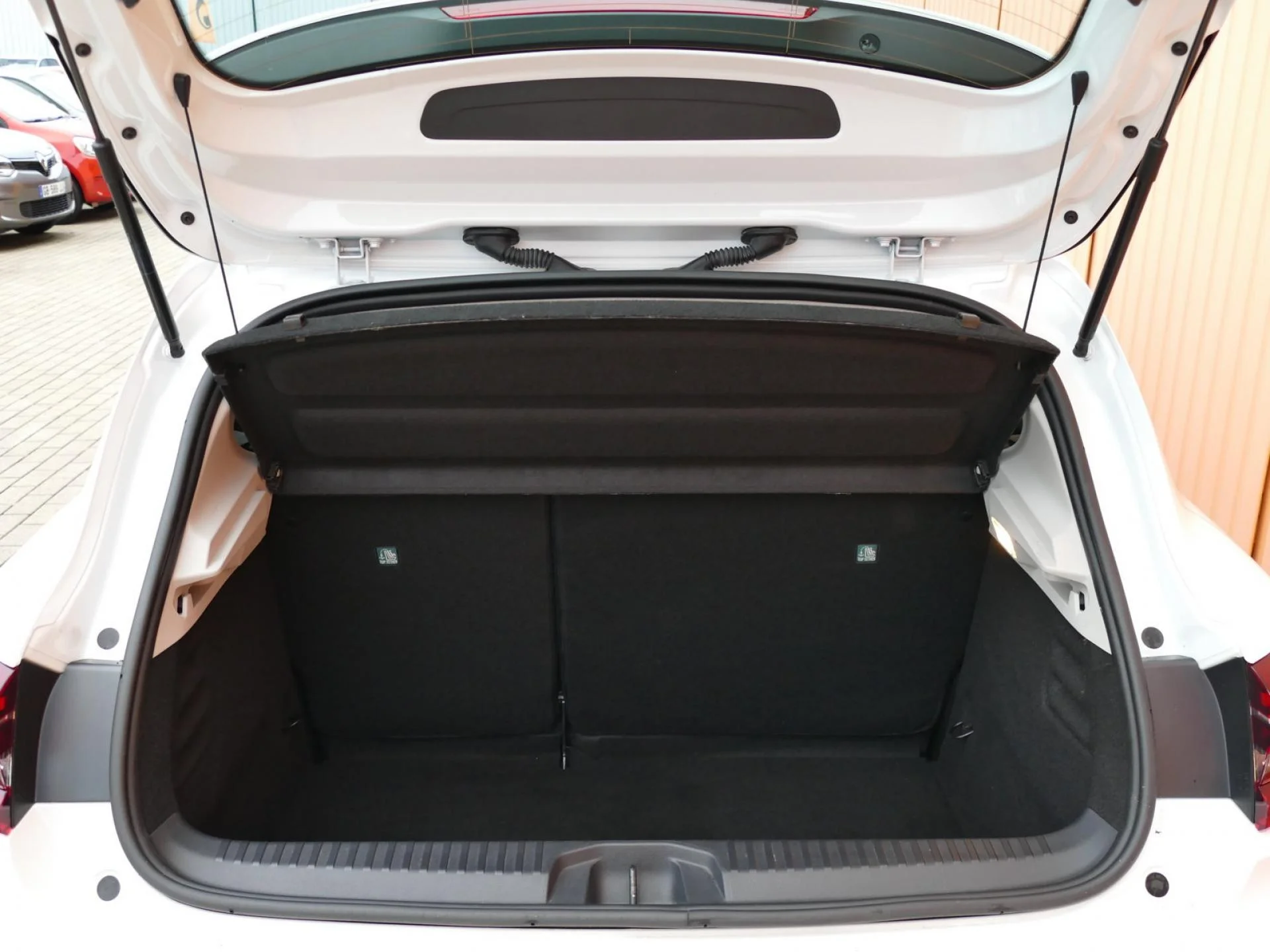 RENAULT CLIO - Miniature 16 sur 32 - Cliquer pour voir cette photo