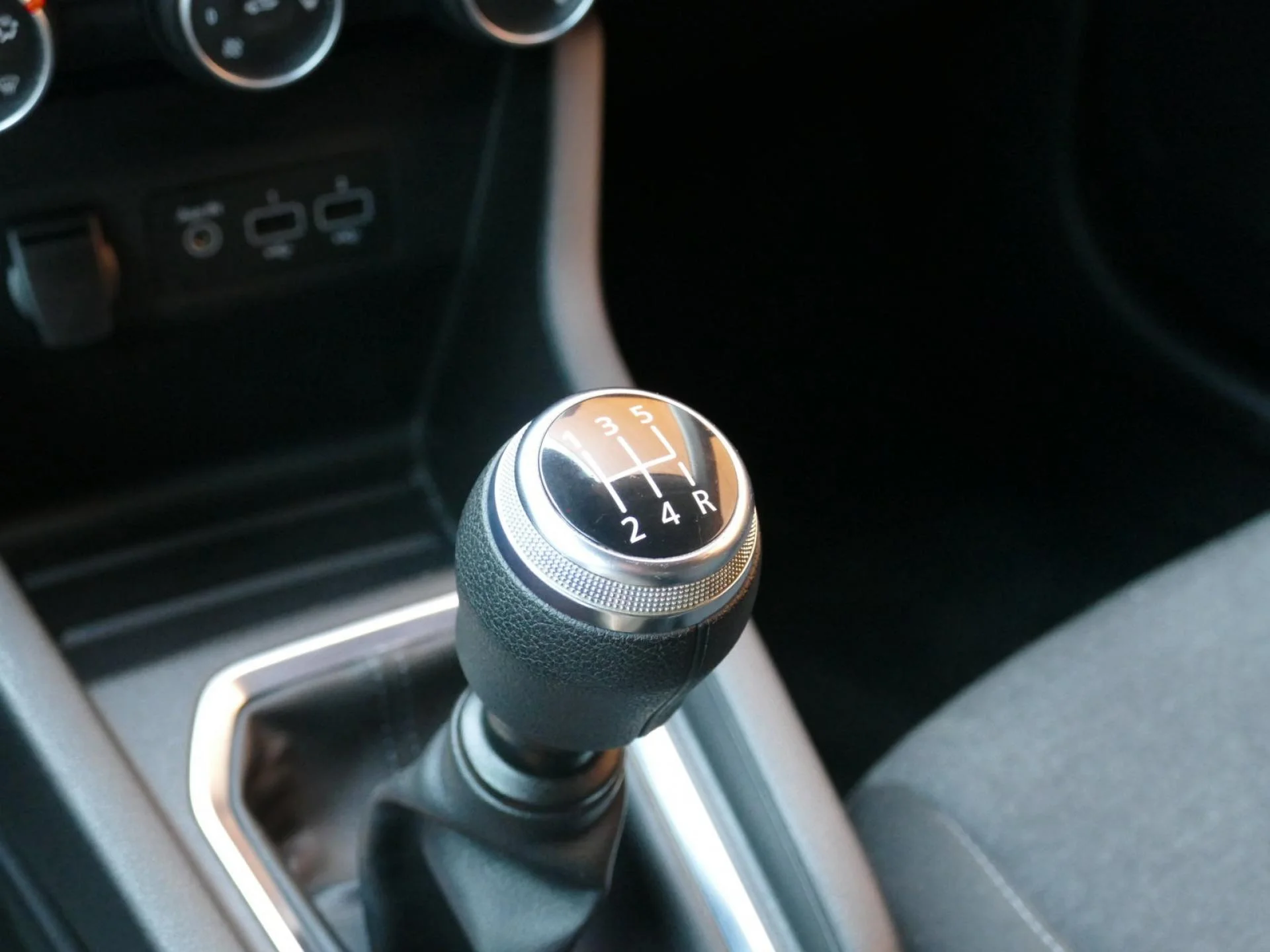 RENAULT CLIO - Miniature 20 sur 32 - Cliquer pour voir cette photo