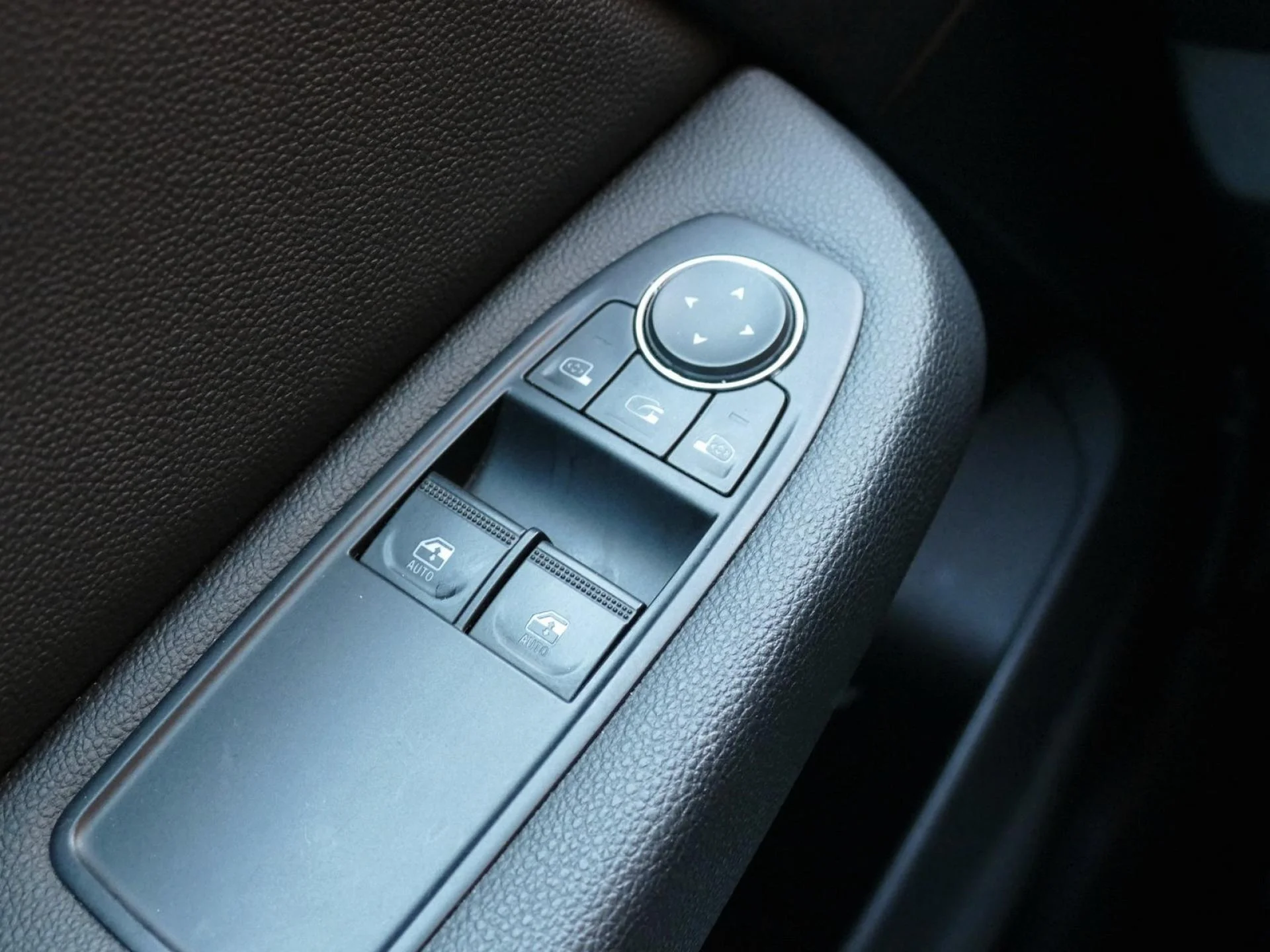 RENAULT CLIO - Miniature 22 sur 32 - Cliquer pour voir cette photo