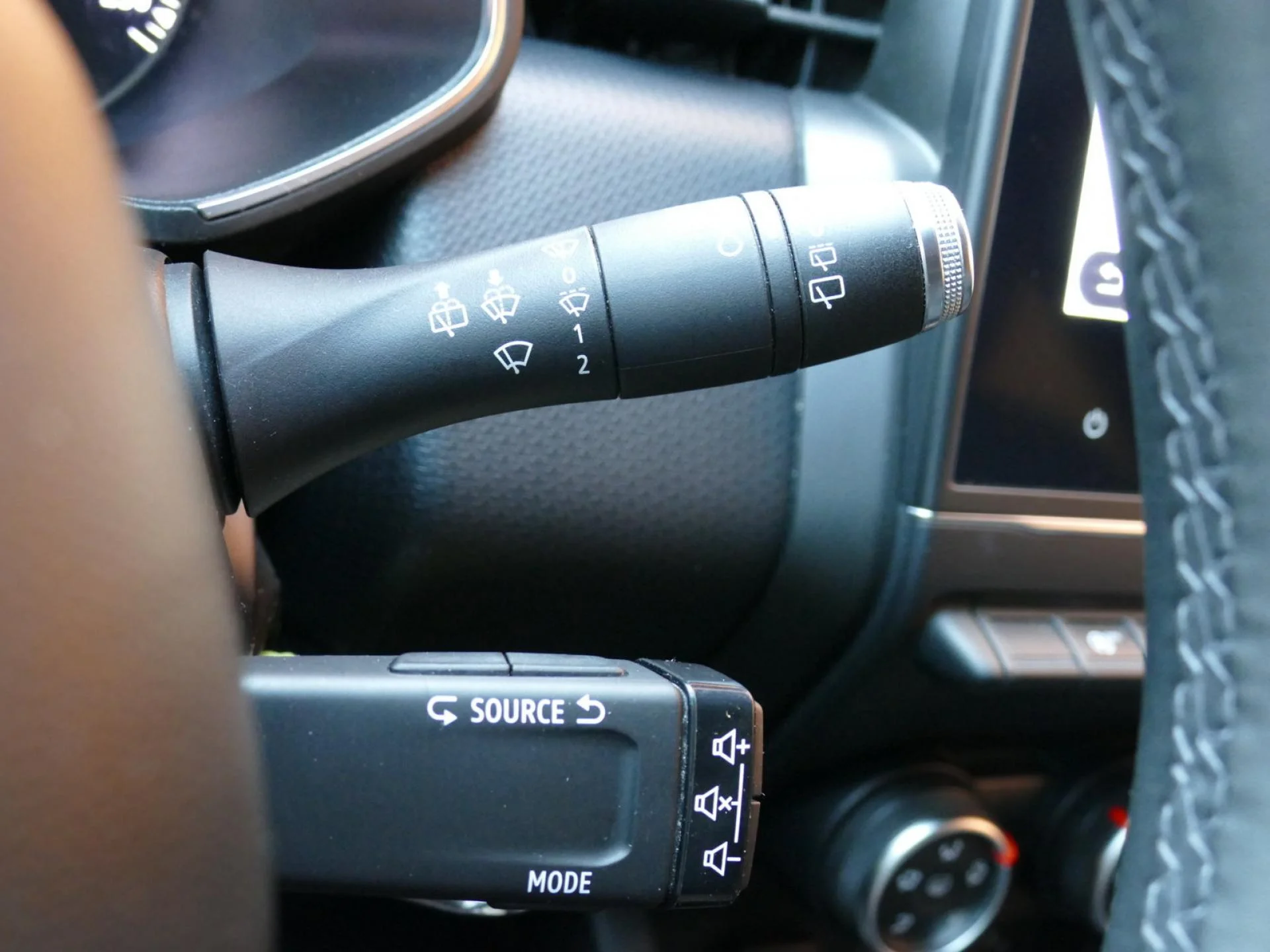 RENAULT CLIO - Miniature 24 sur 32 - Cliquer pour voir cette photo