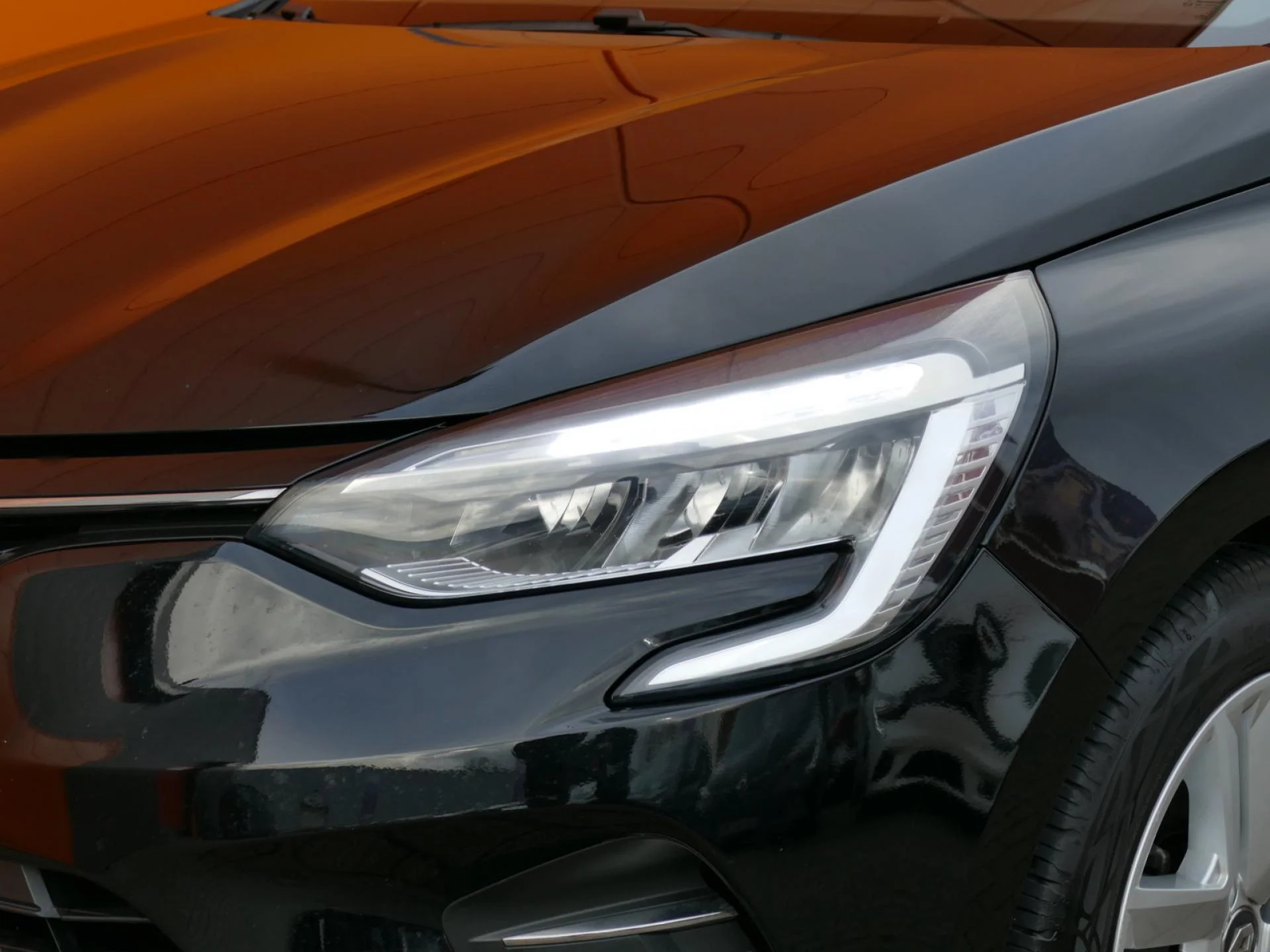 RENAULT CLIO - Miniature 27 sur 32 - Cliquer pour voir cette photo