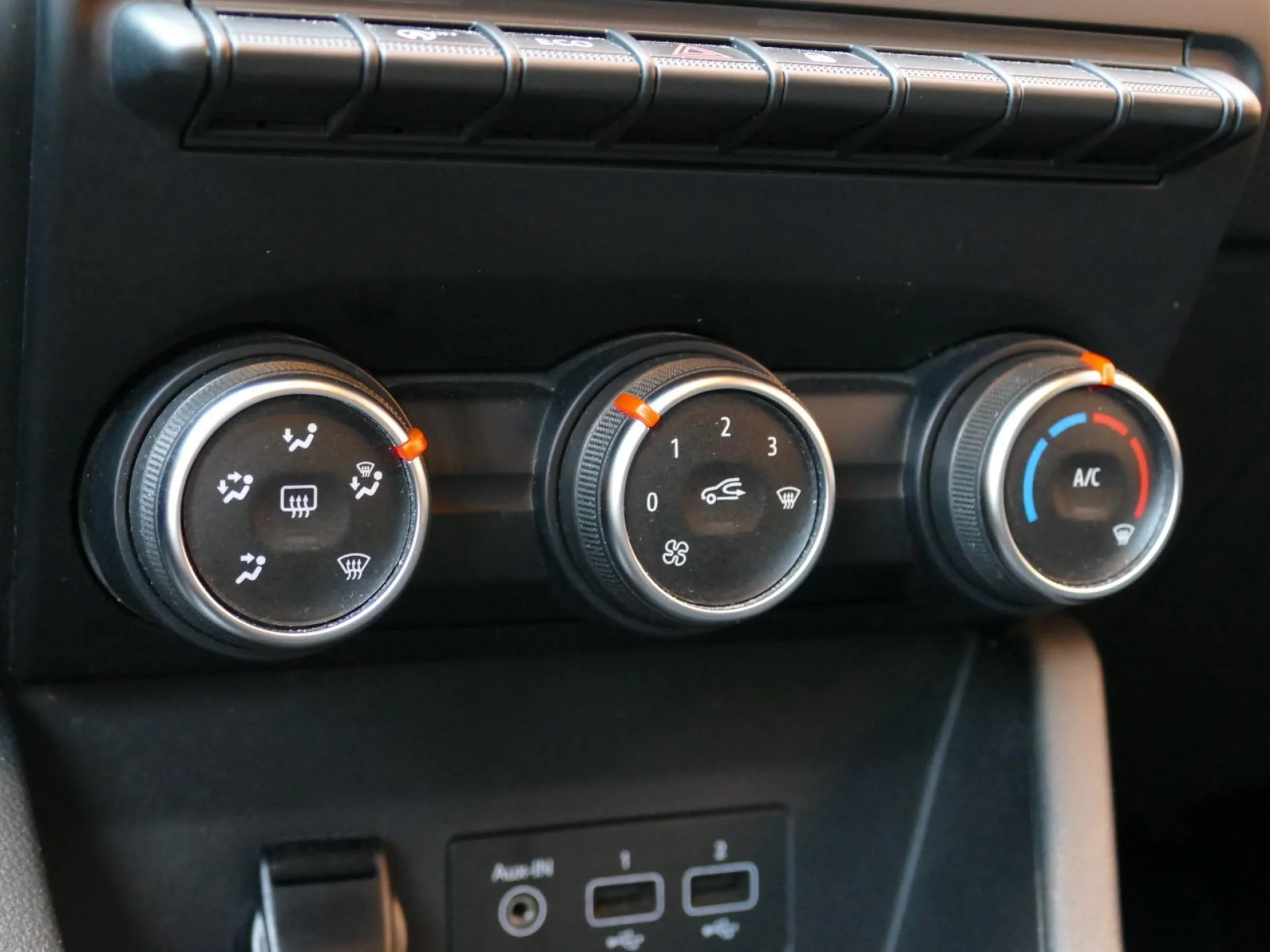 RENAULT CLIO - Miniature 14 sur 32 - Cliquer pour voir cette photo